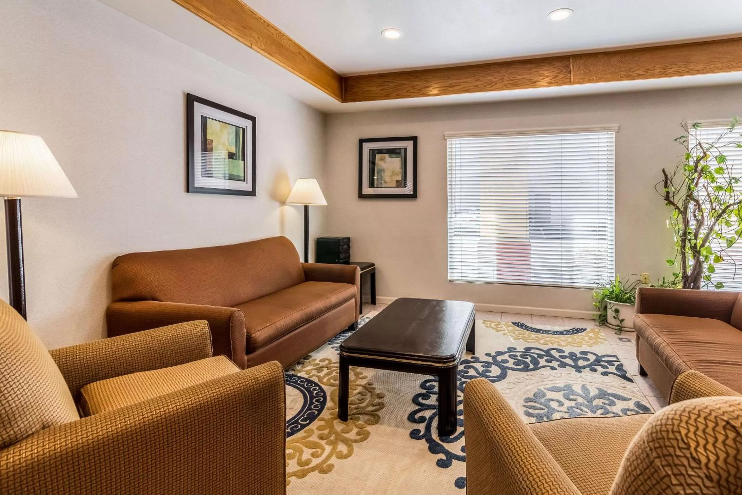 Lobby or reception in Quality Inn Fresno Near University