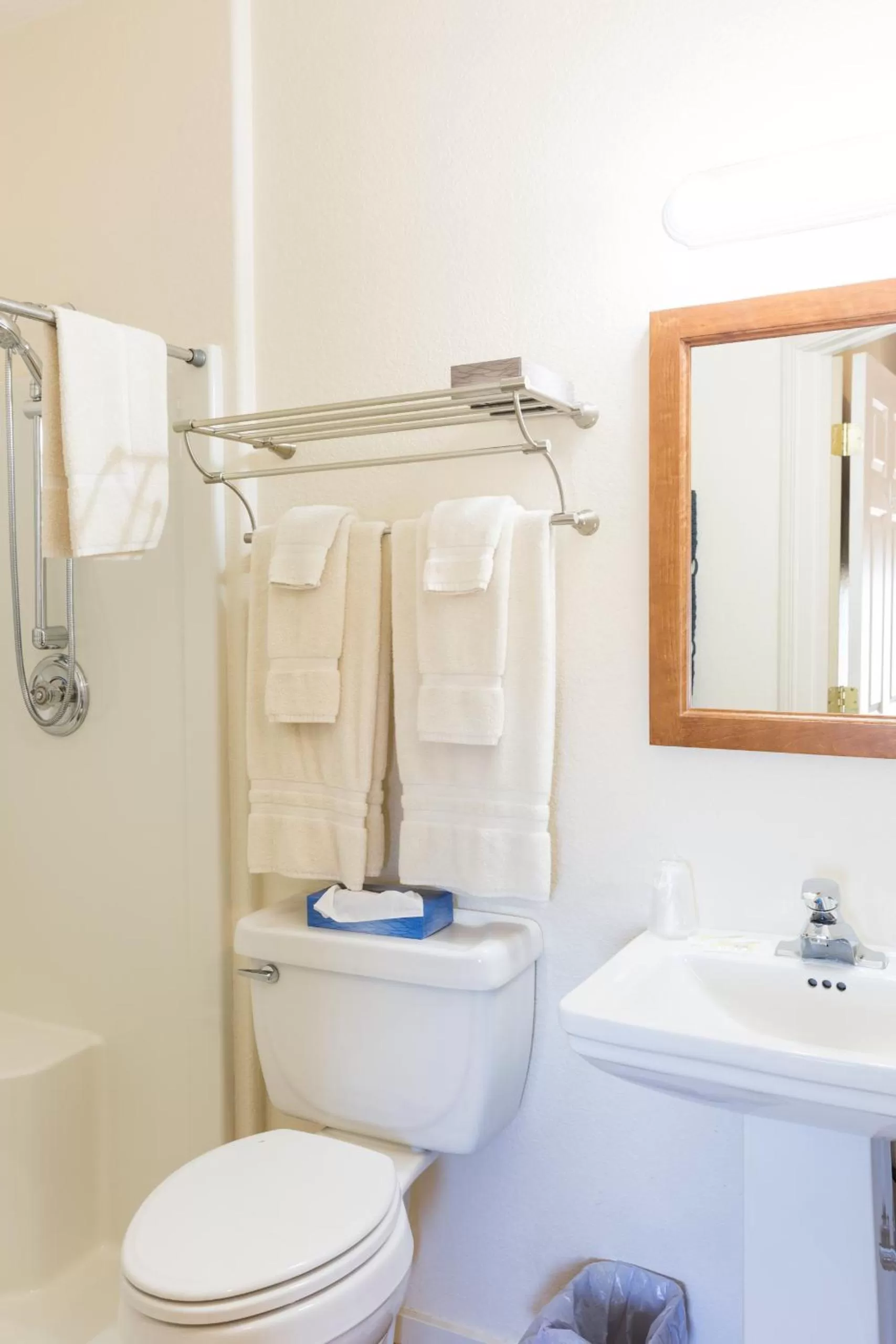 Bathroom in Hotel Cathlamet