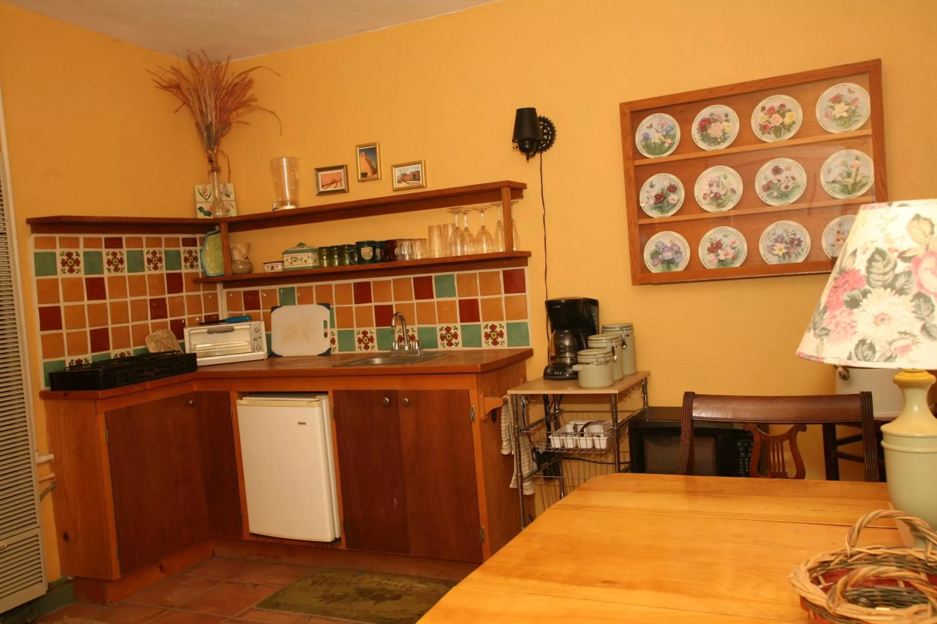 Kitchen or kitchenette in Spirit Tree Inn B&B
