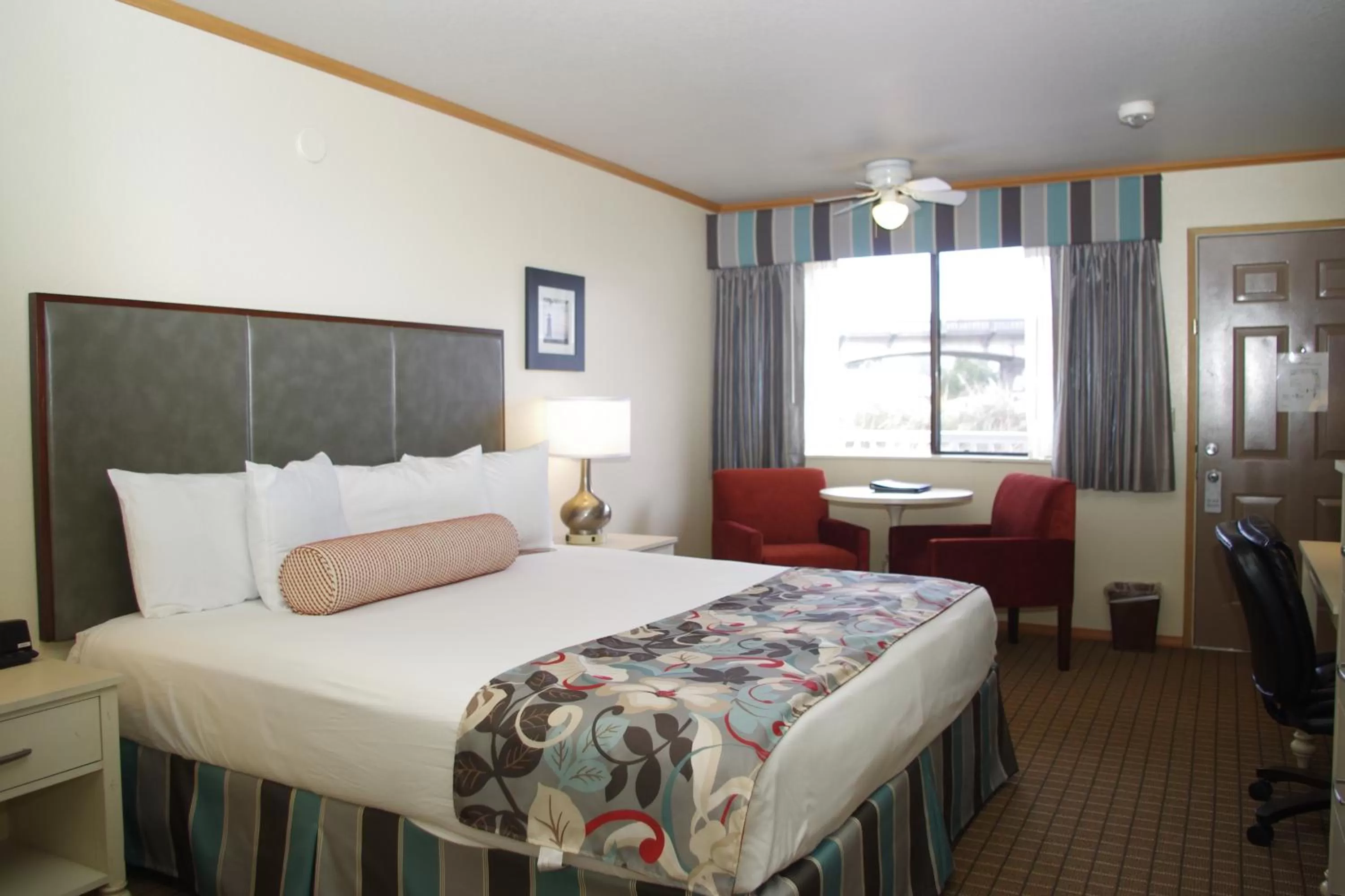 Photo of the whole room, Bed in River House Inn, a Baymont by Wyndham