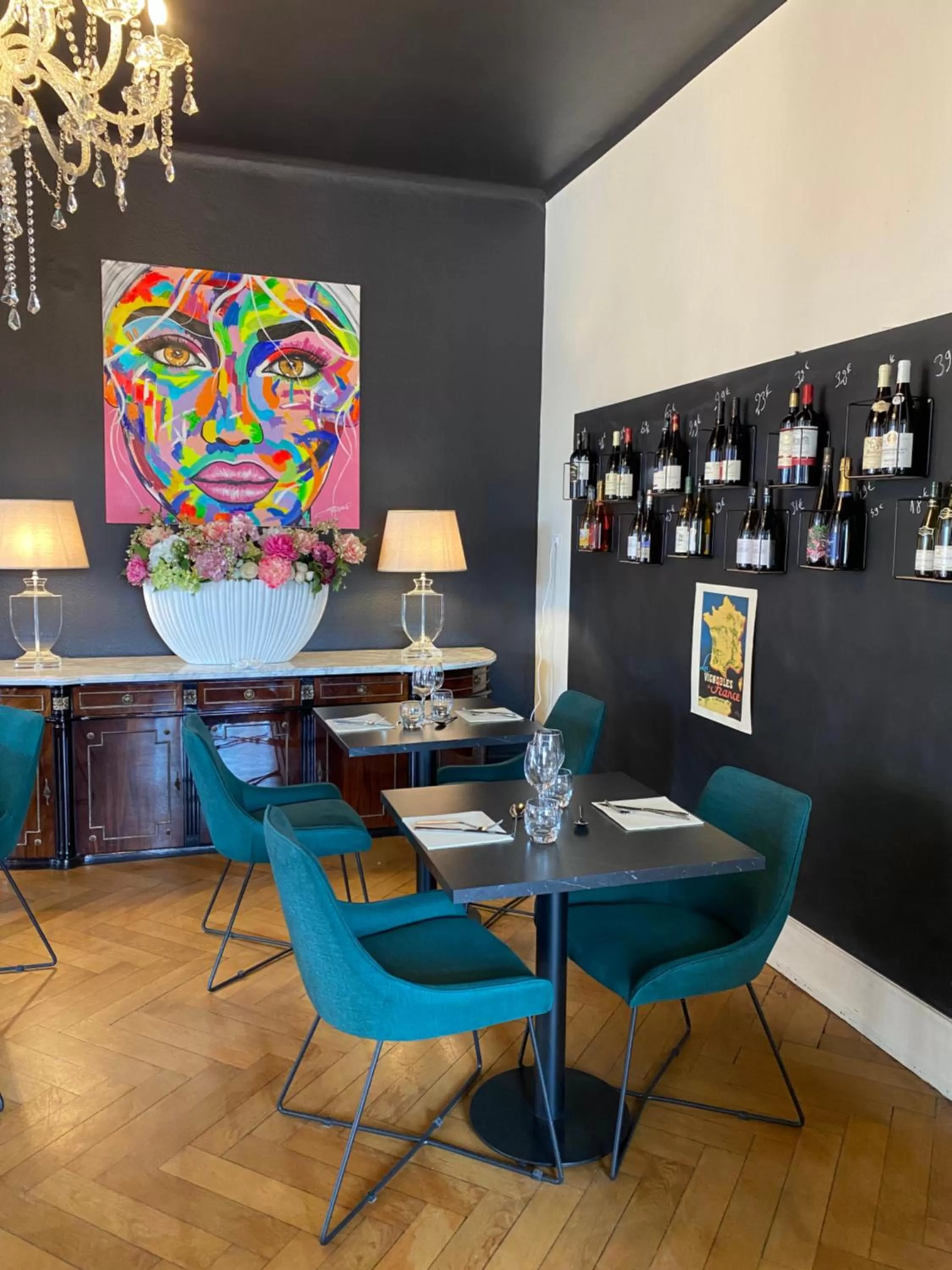 Dining area in LA VILLA Hôtel-Restaurant