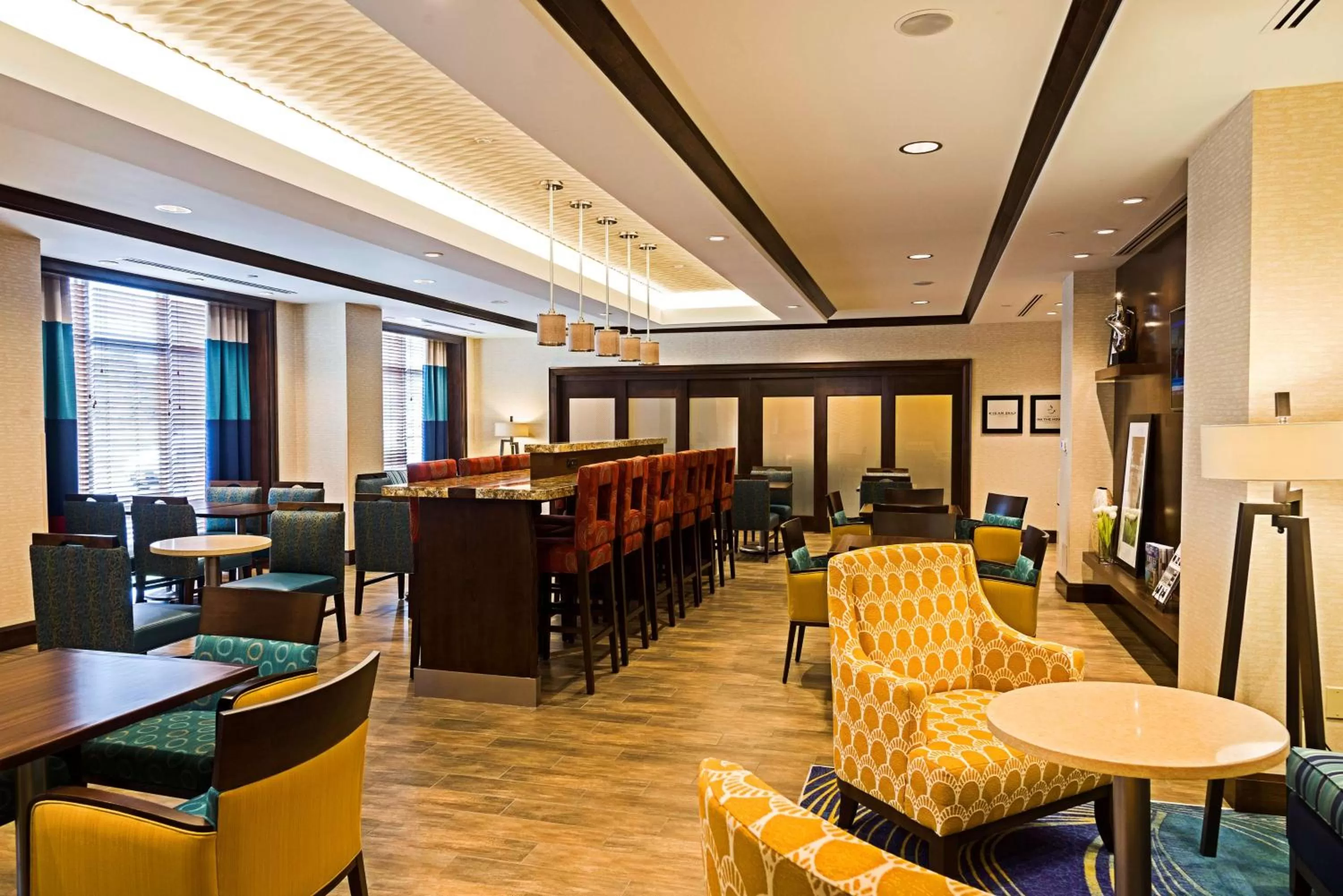 Lobby or reception in Hampton Inn by Hilton Ottawa Airport