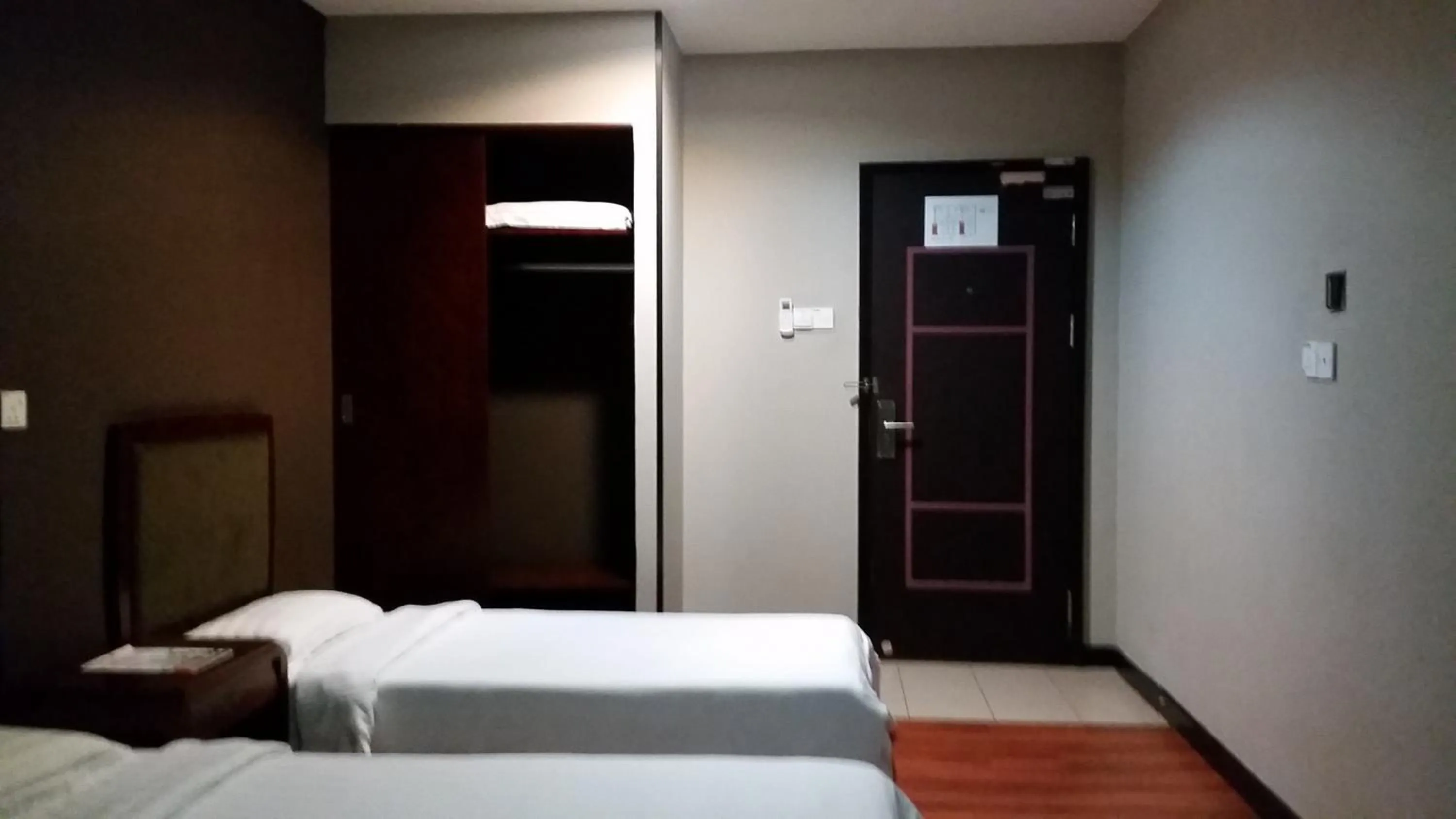Bed in Hotel Sadong88