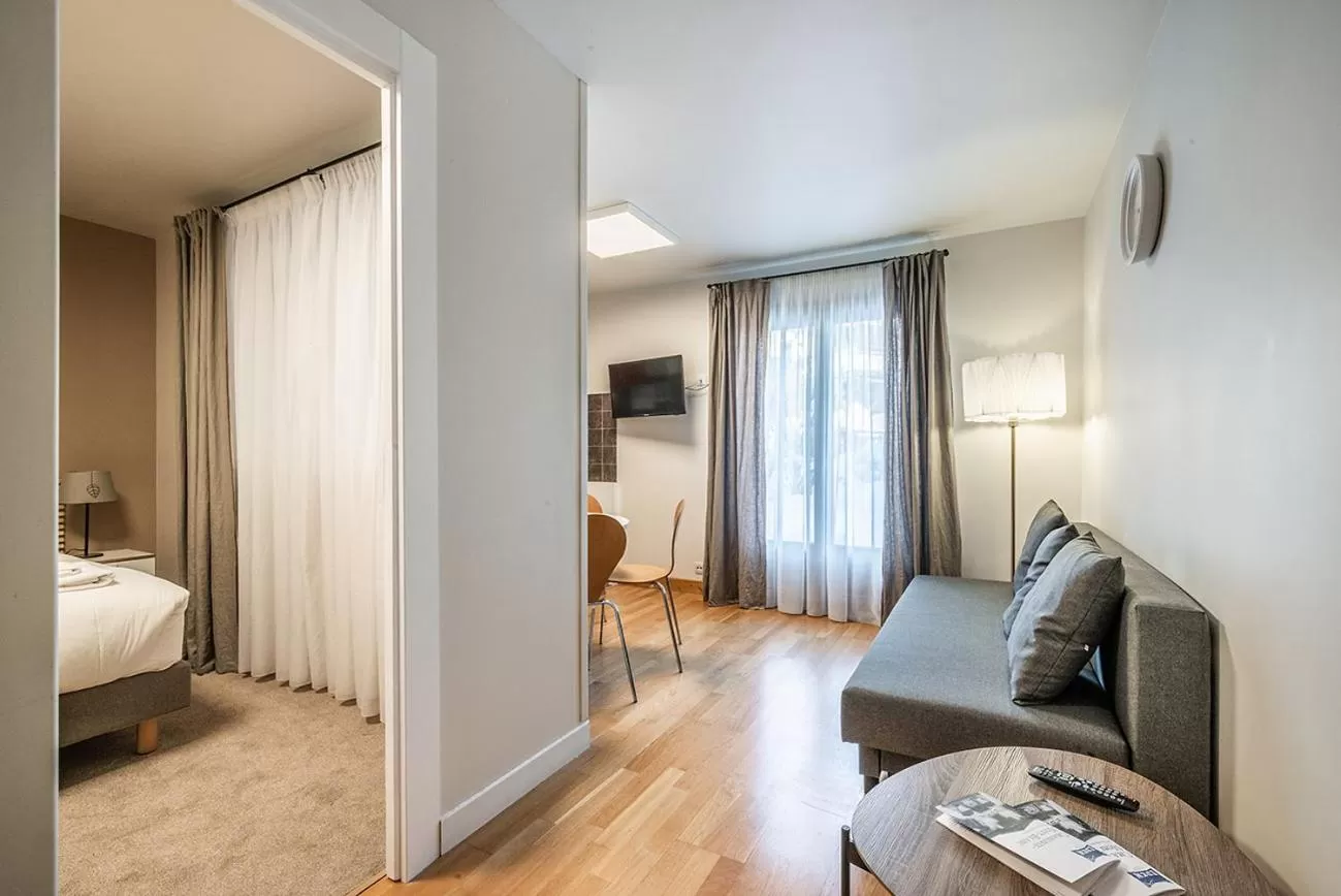 TV and multimedia, Bed in Eden Hotel, Apartments and Chalet Chamonix Les Praz