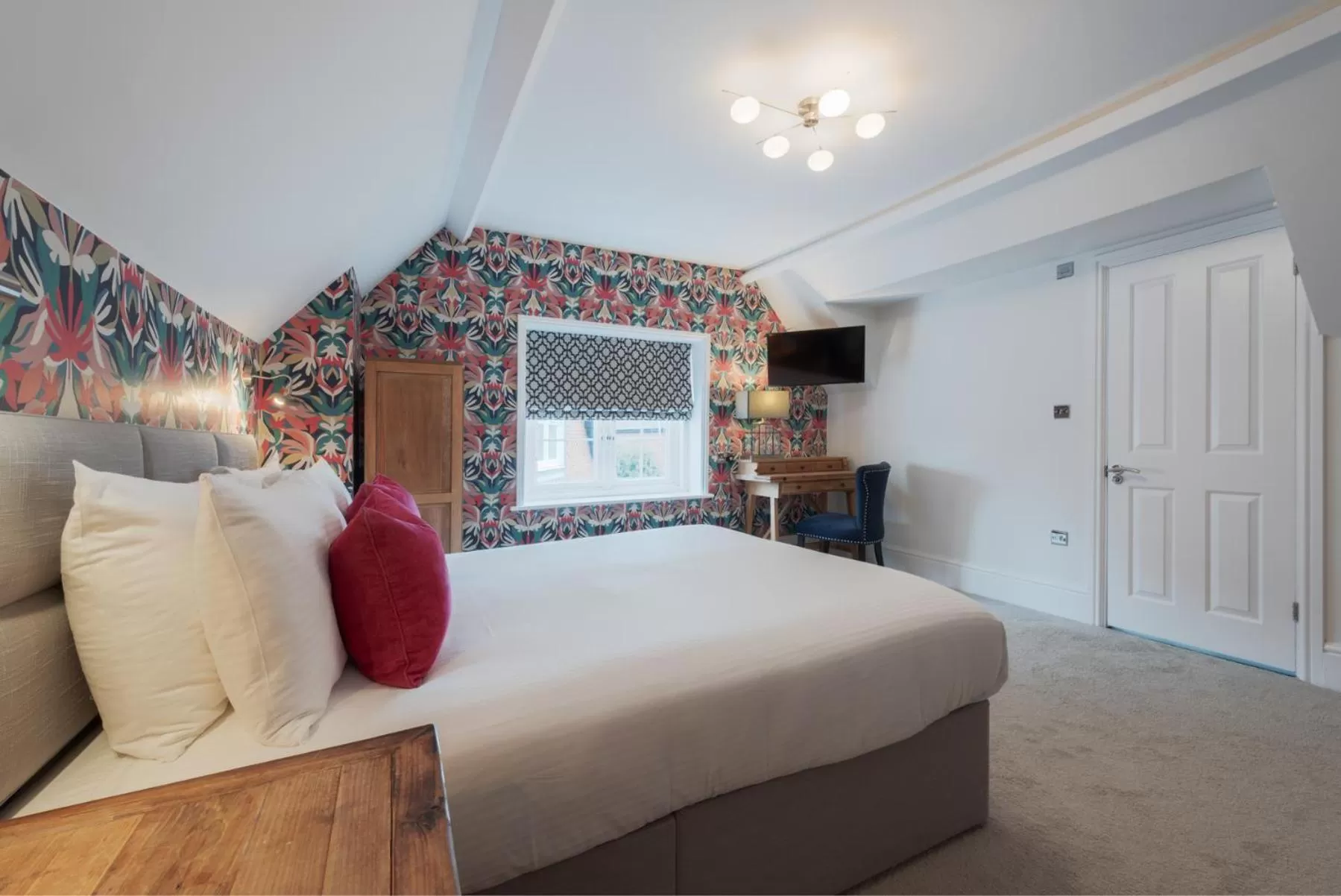 Bed in Florence Gardens Boutique Hotel and Restaurant