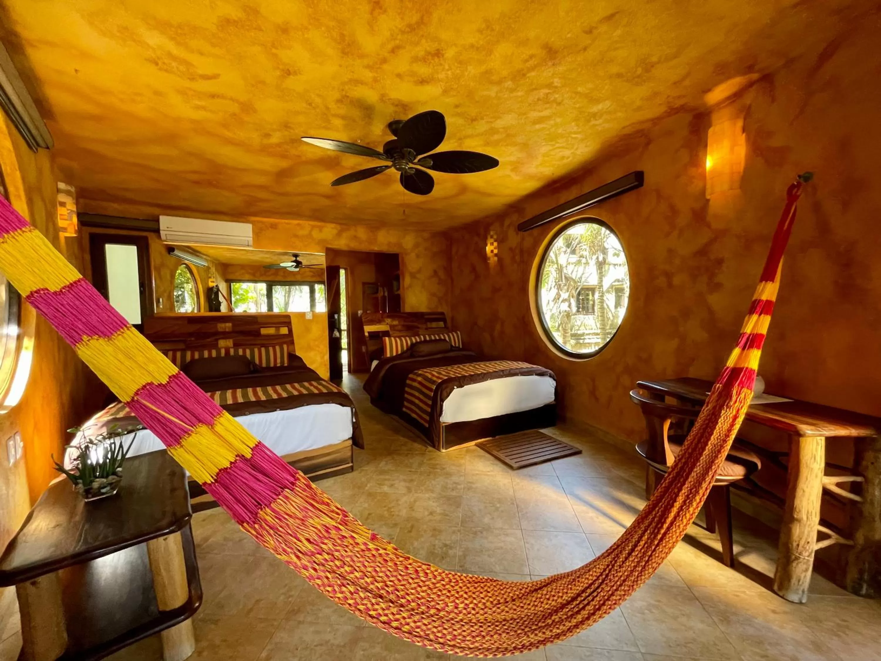 Photo of the whole room, Bed in Sueños Tulum