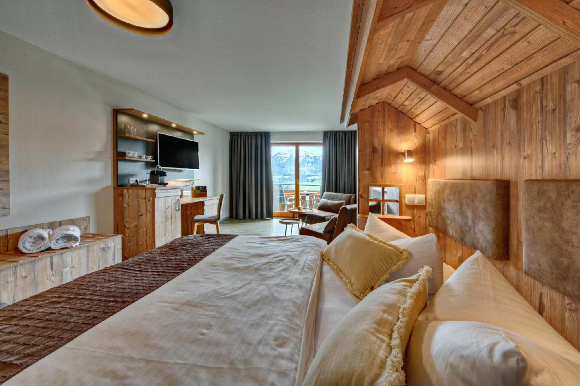 Photo of the whole room, Bed in Allgäuer Panoramahotel