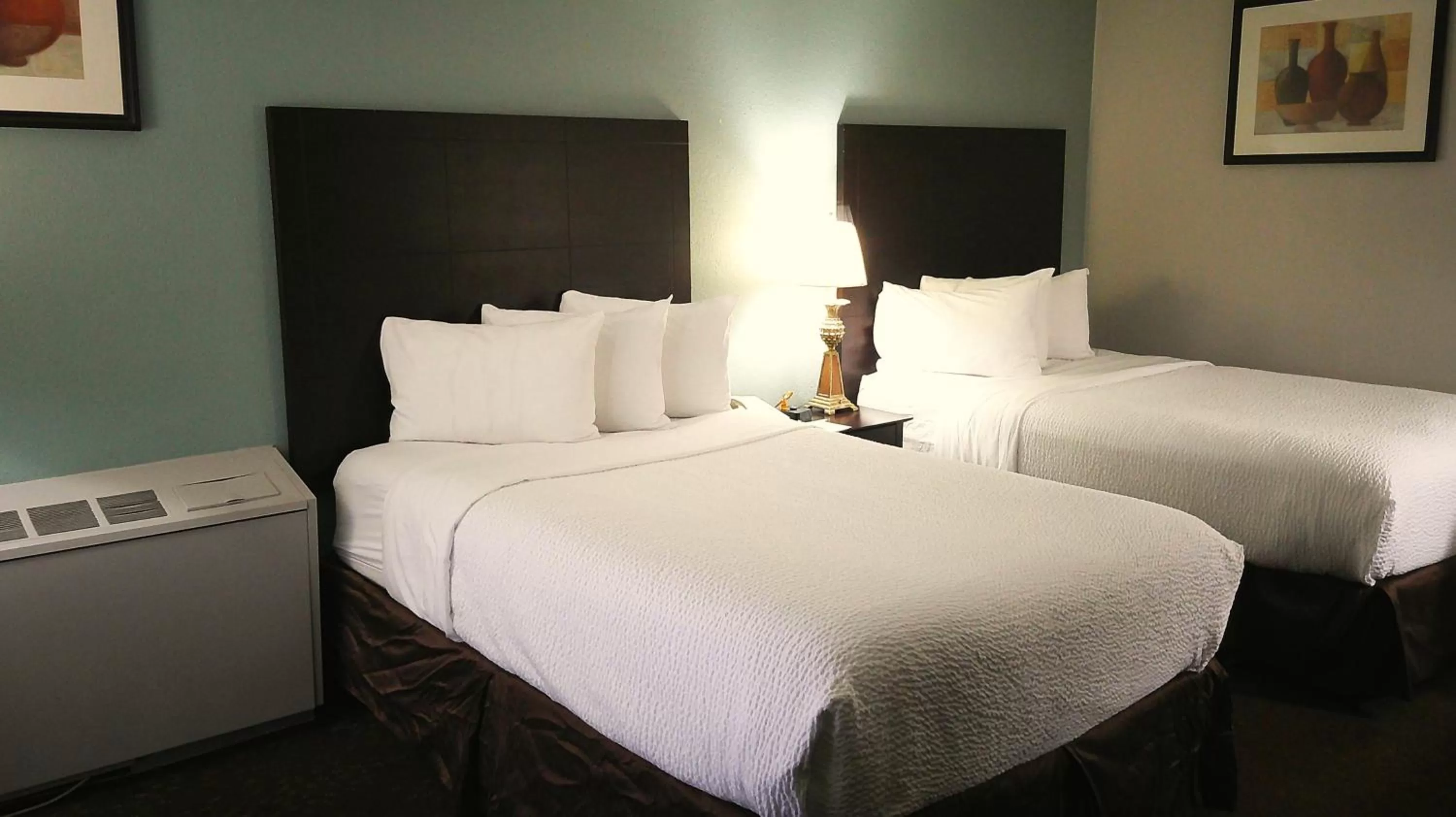 Bed in Wyndham Garden Detroit Metro Airport