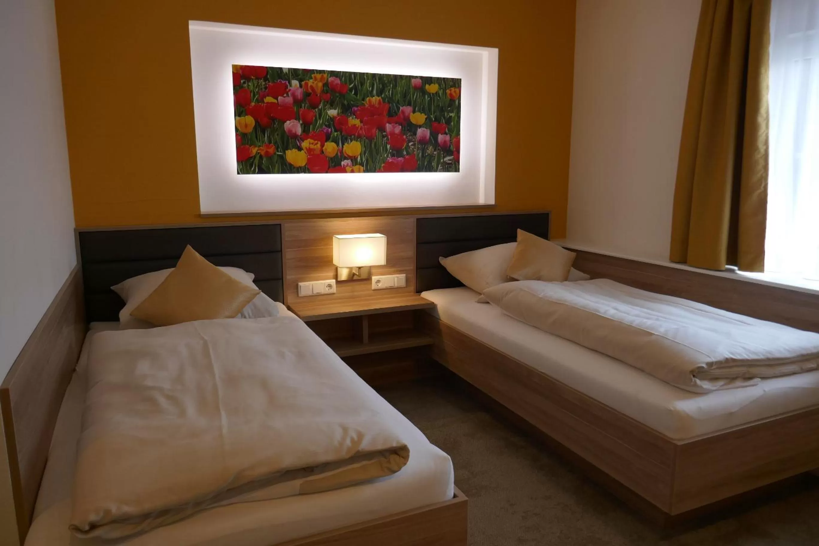 Photo of the whole room, Bed in Hotel van Lendt garni