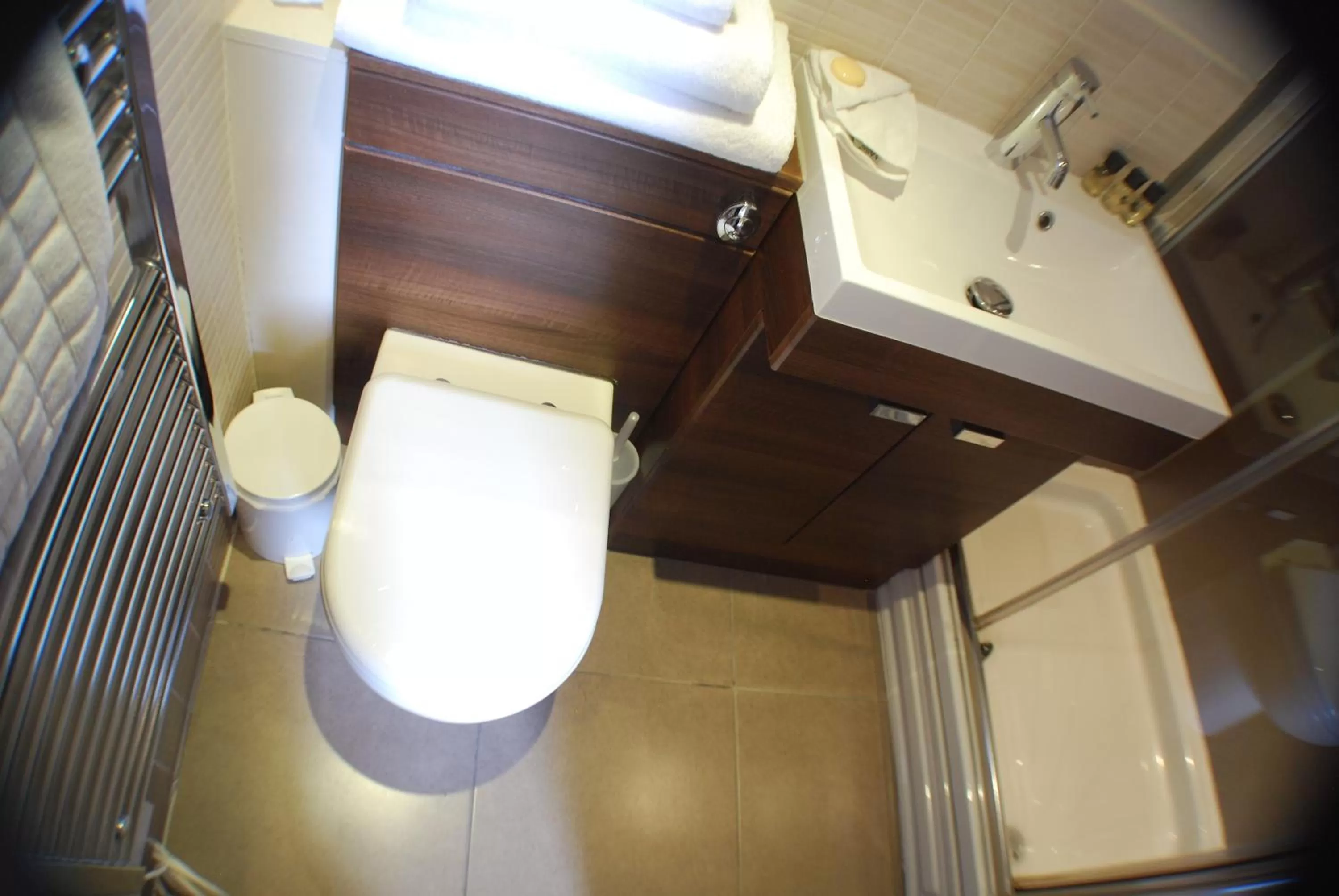 Bathroom in The Salisbury Hotel