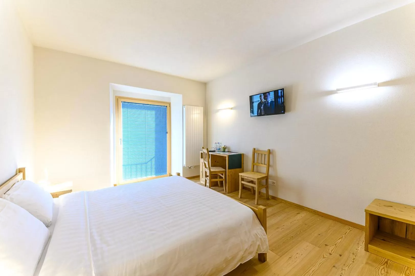 Bedroom, Bed in Hotel Centrale, Typically Swiss