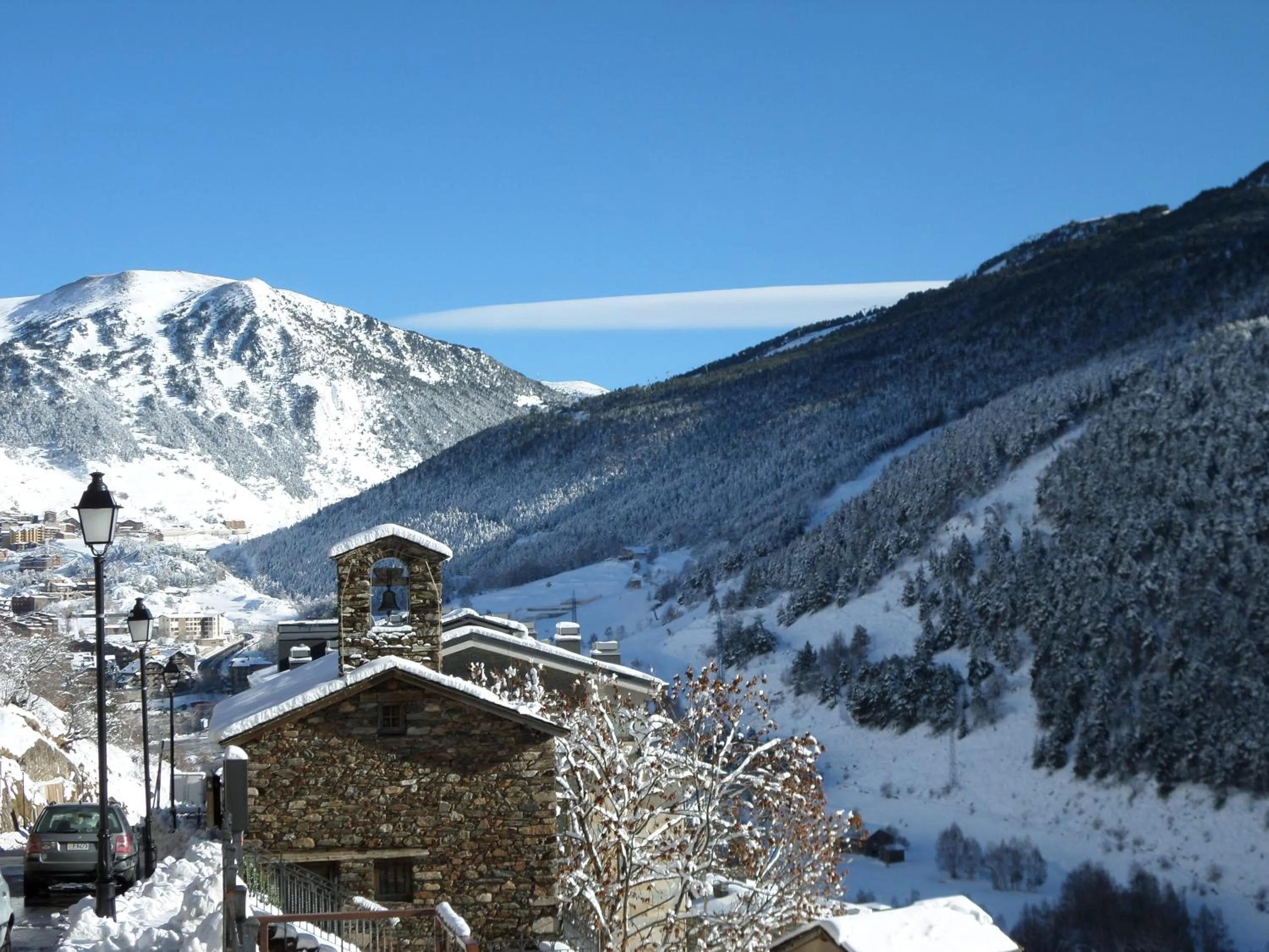 Neighbourhood, Winter in Wuau! Hotel Segle XX