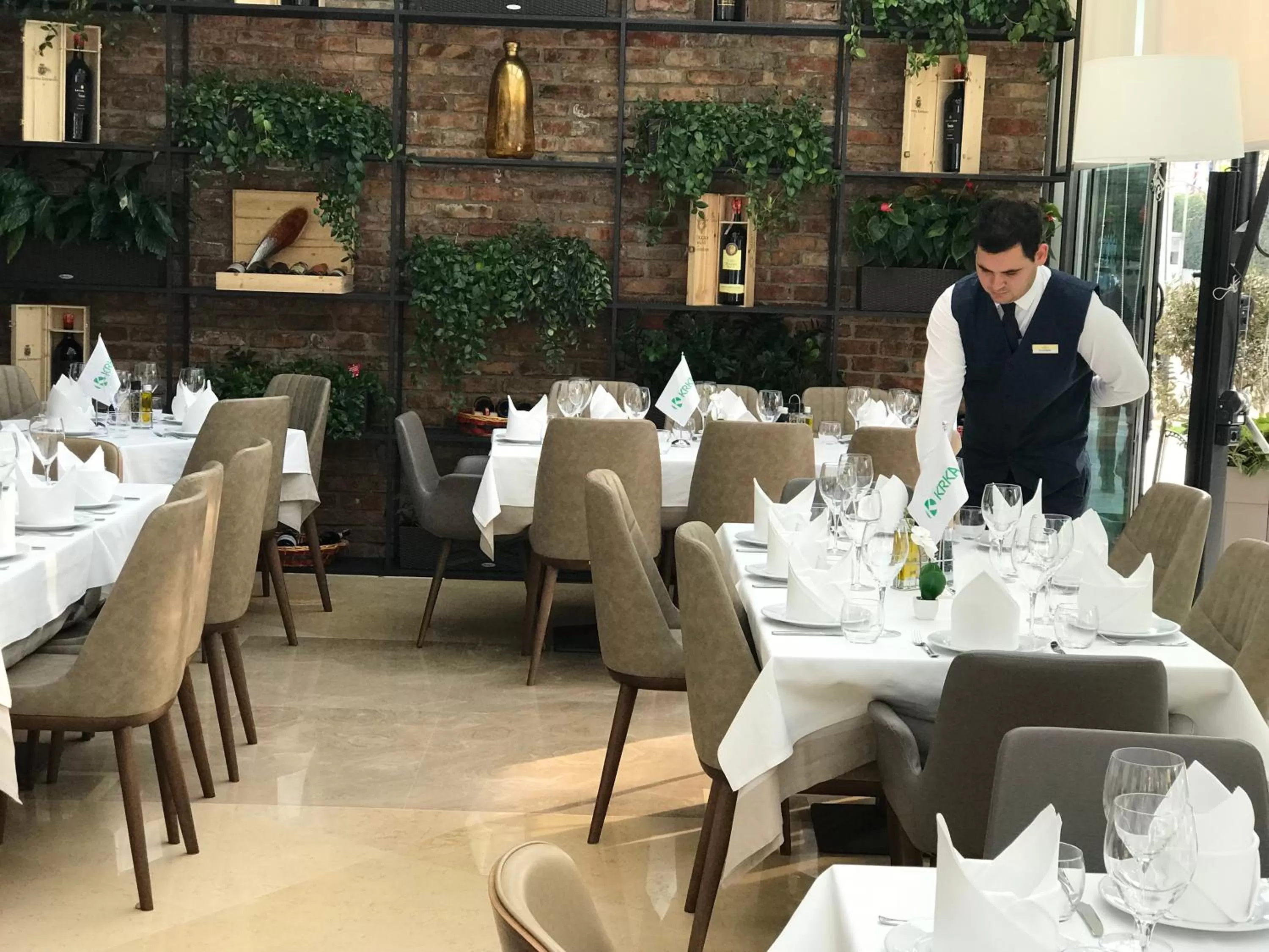 Restaurant/places to eat in Hotel Colosseo Tirana