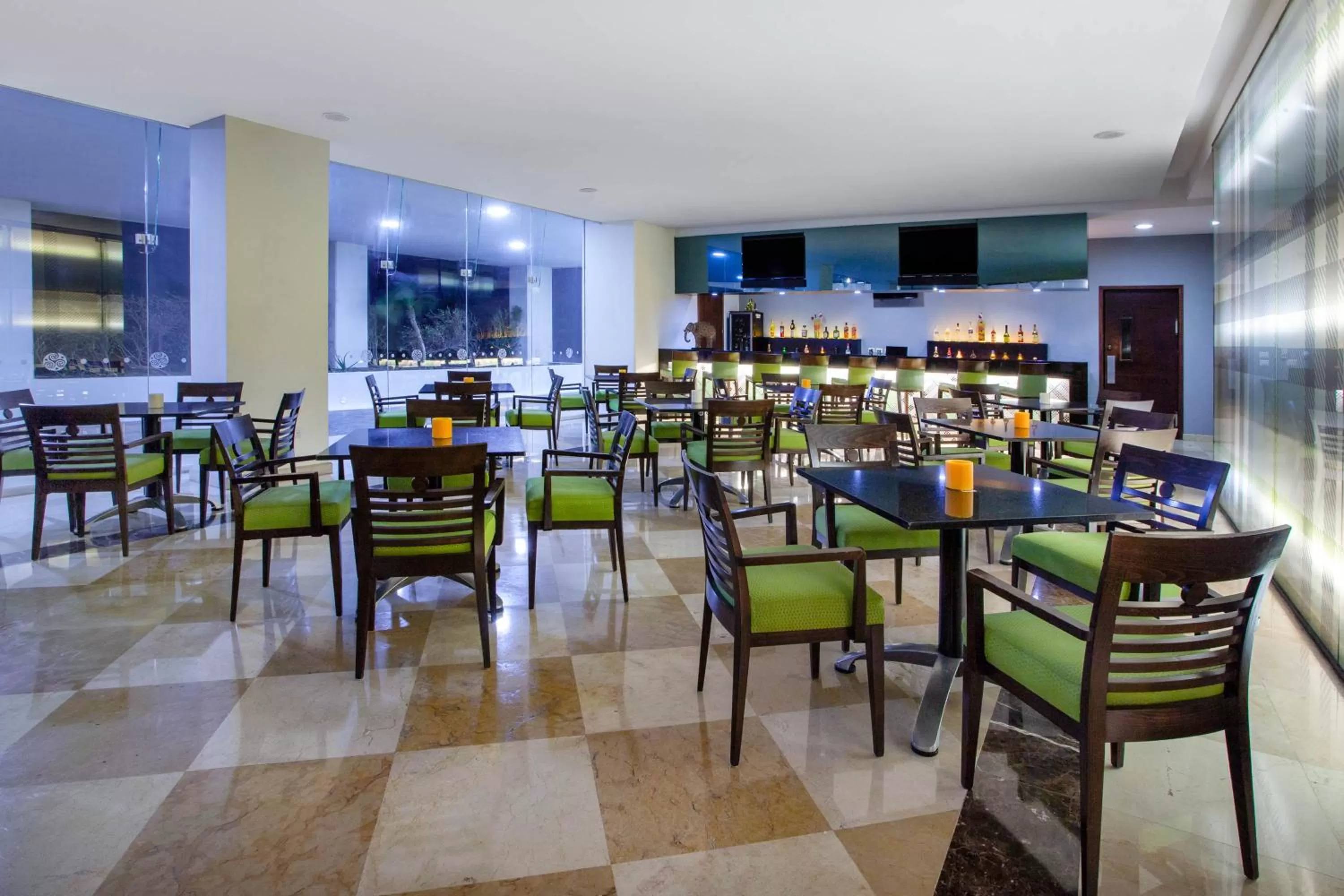 Lounge or bar in Ramada Plaza by Wyndham Veracruz Boca del Rio