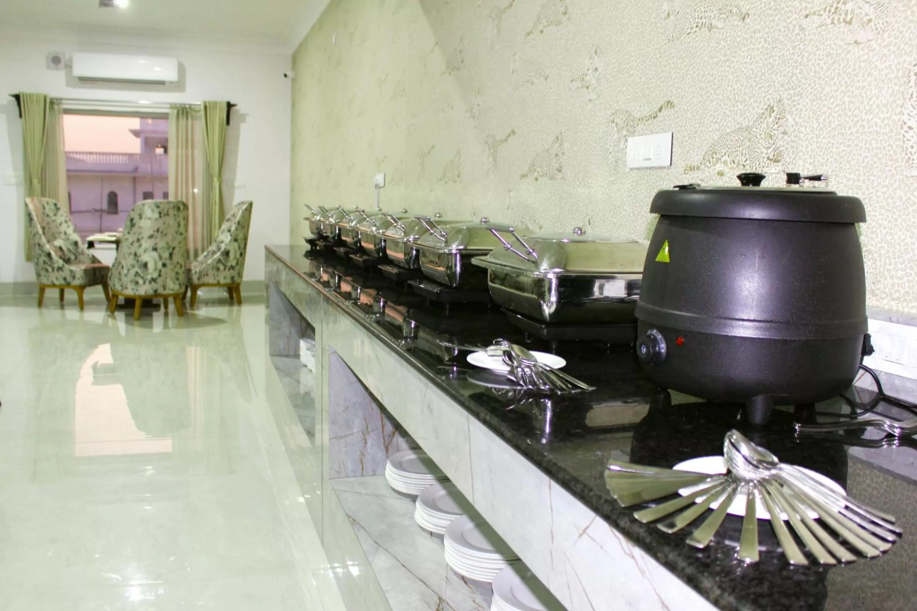 Restaurant/places to eat in Revaas Lake View Boutique Stay