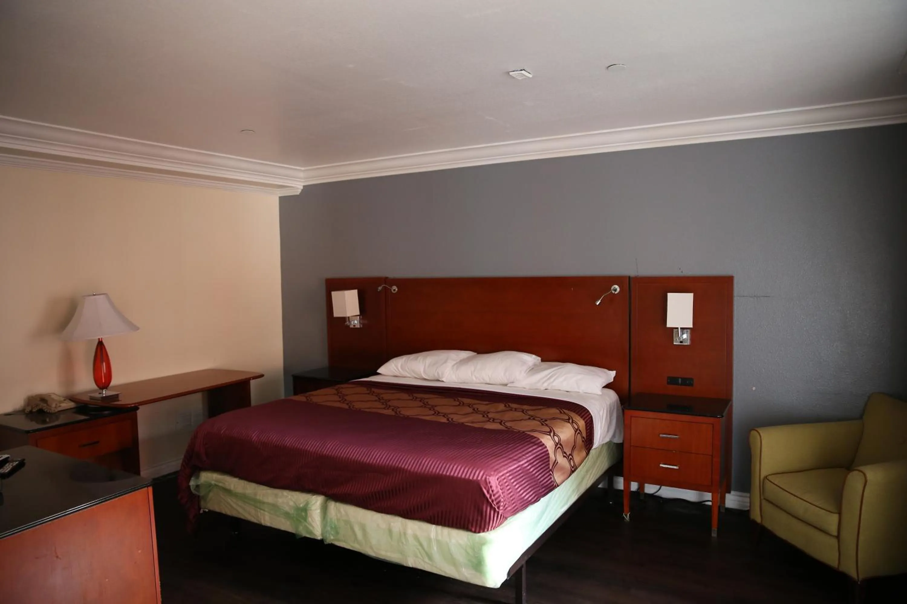 Chateau Inn & Suites