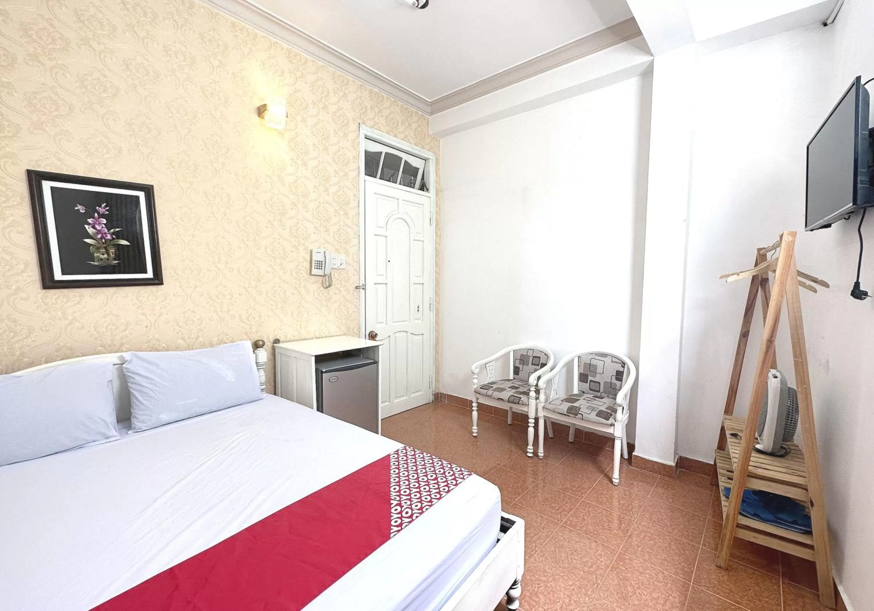 Photo of the whole room, Bed in OYO 1196 Le Vu Hotel