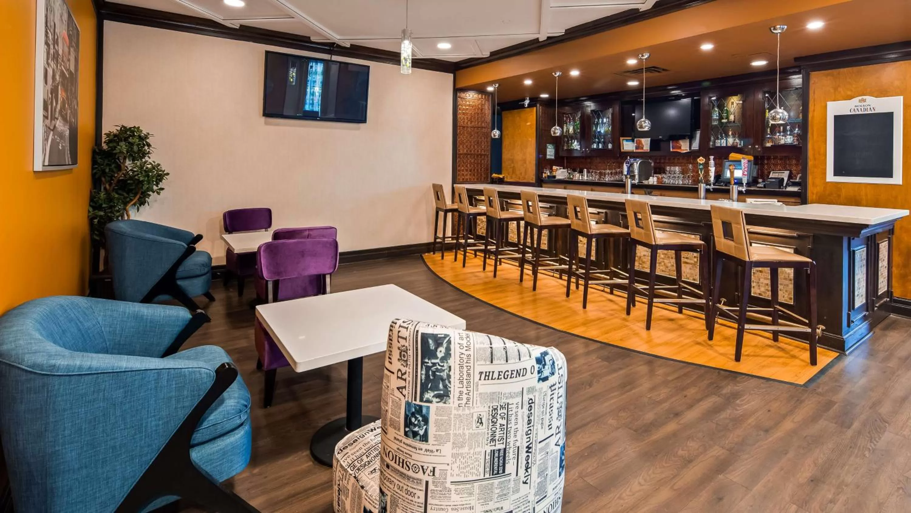 Lounge or bar in Best Western Premier Toronto Airport Carlingview Hotel