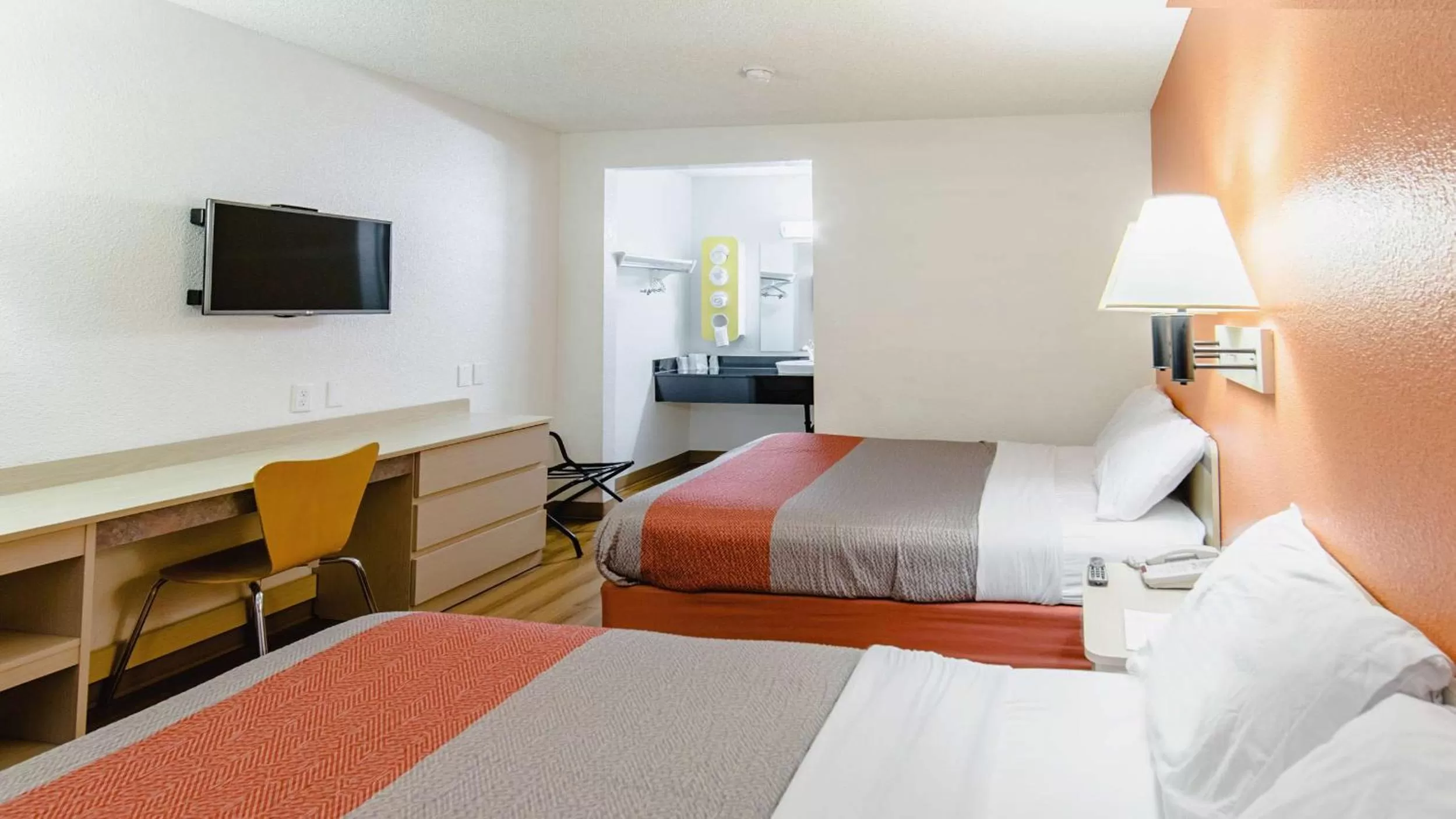 Bedroom, Bed in Motel 6-Medford, OR - North