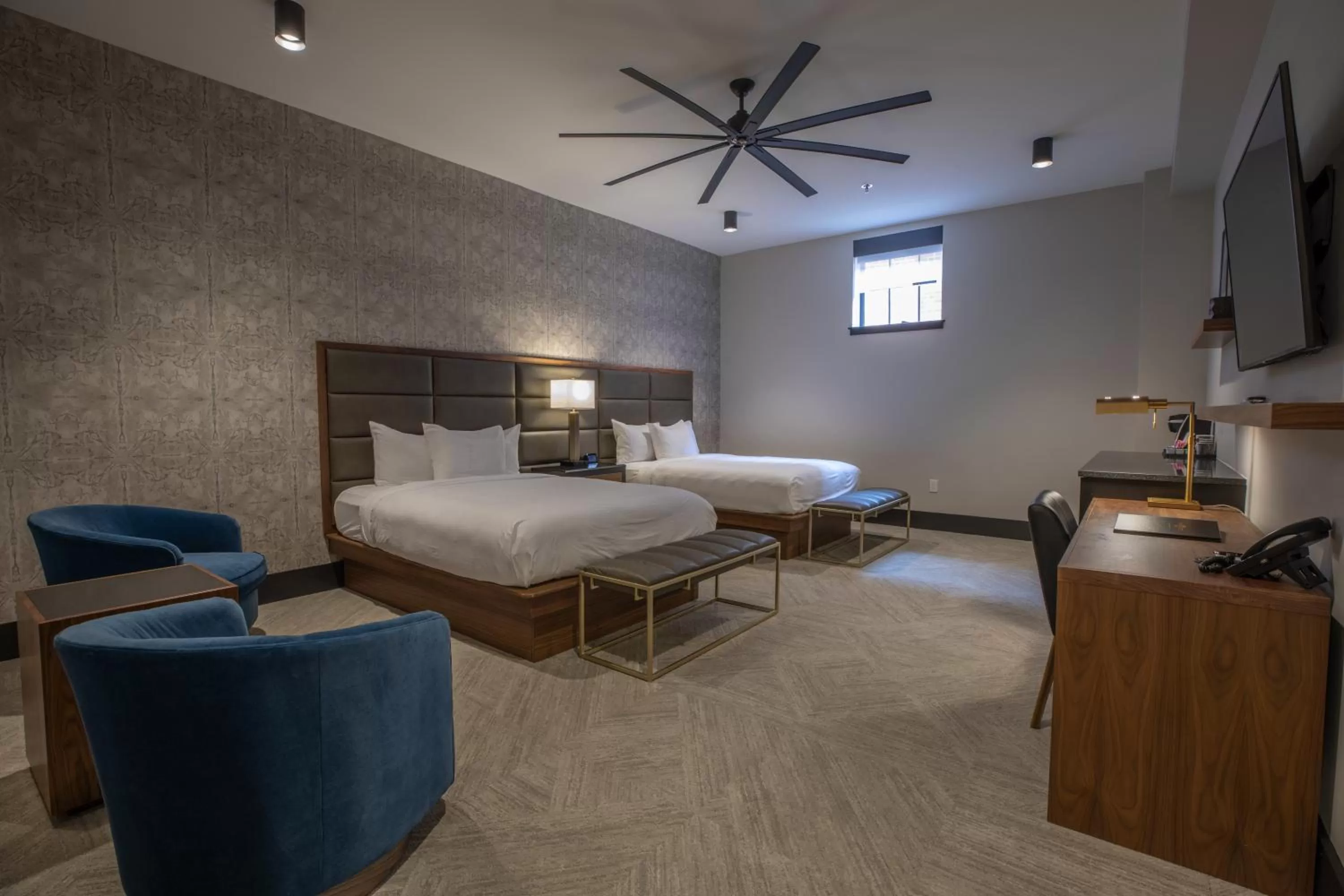 Bedroom, Bed in The Bee Hotel, Danville