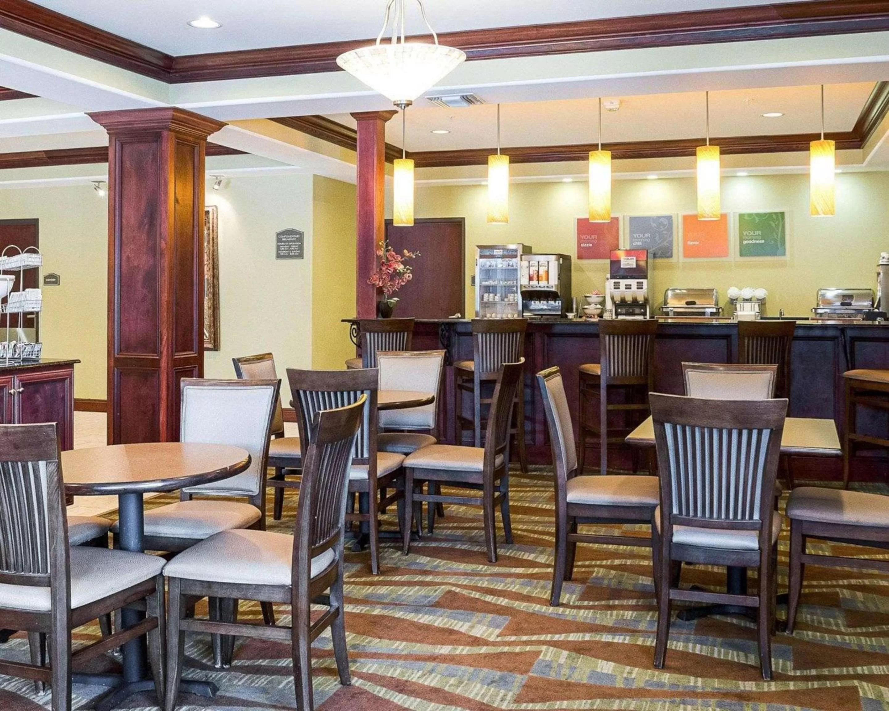Restaurant/places to eat in Comfort Suites Harvey - New Orleans West