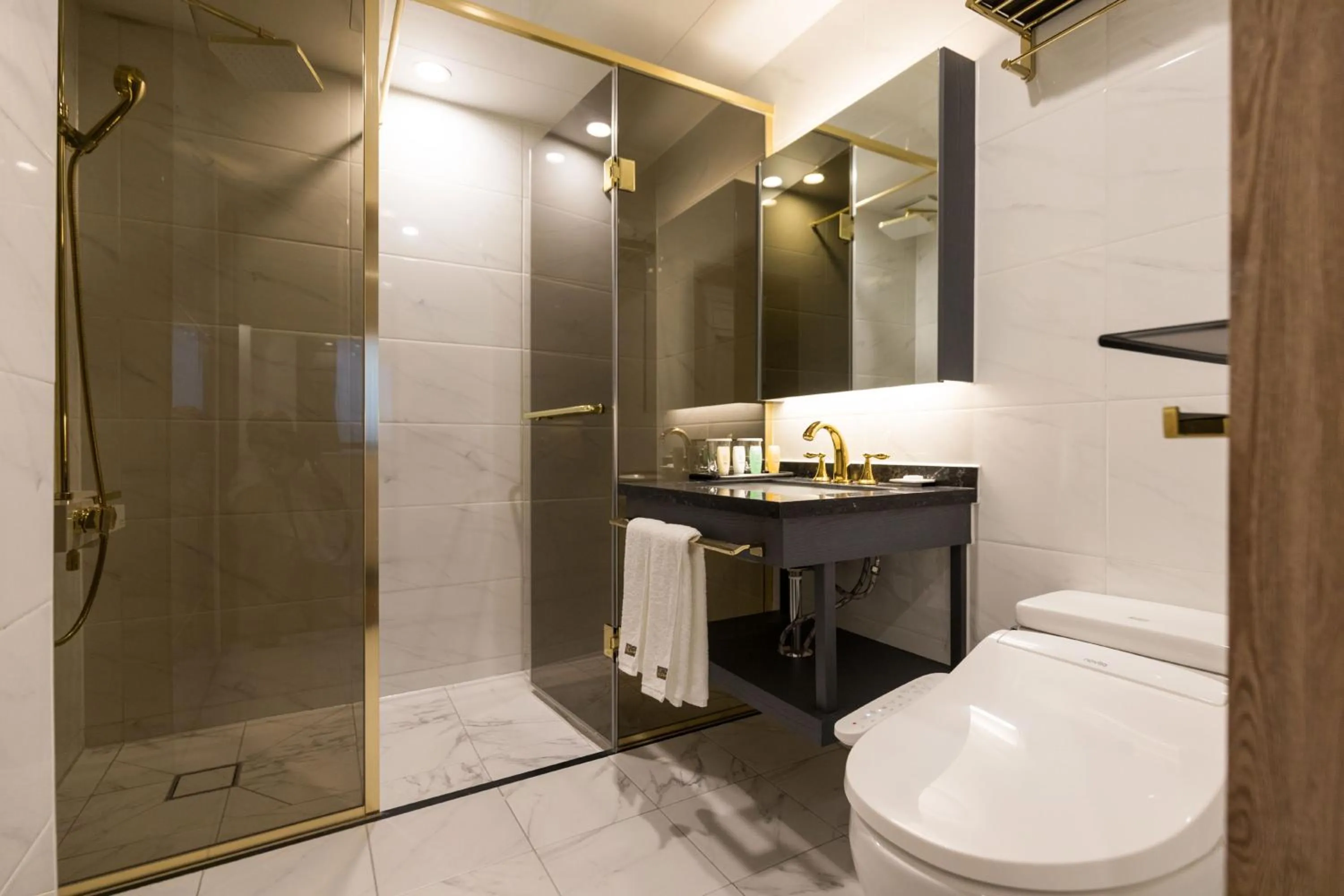 Shower in Casaloma Hotel