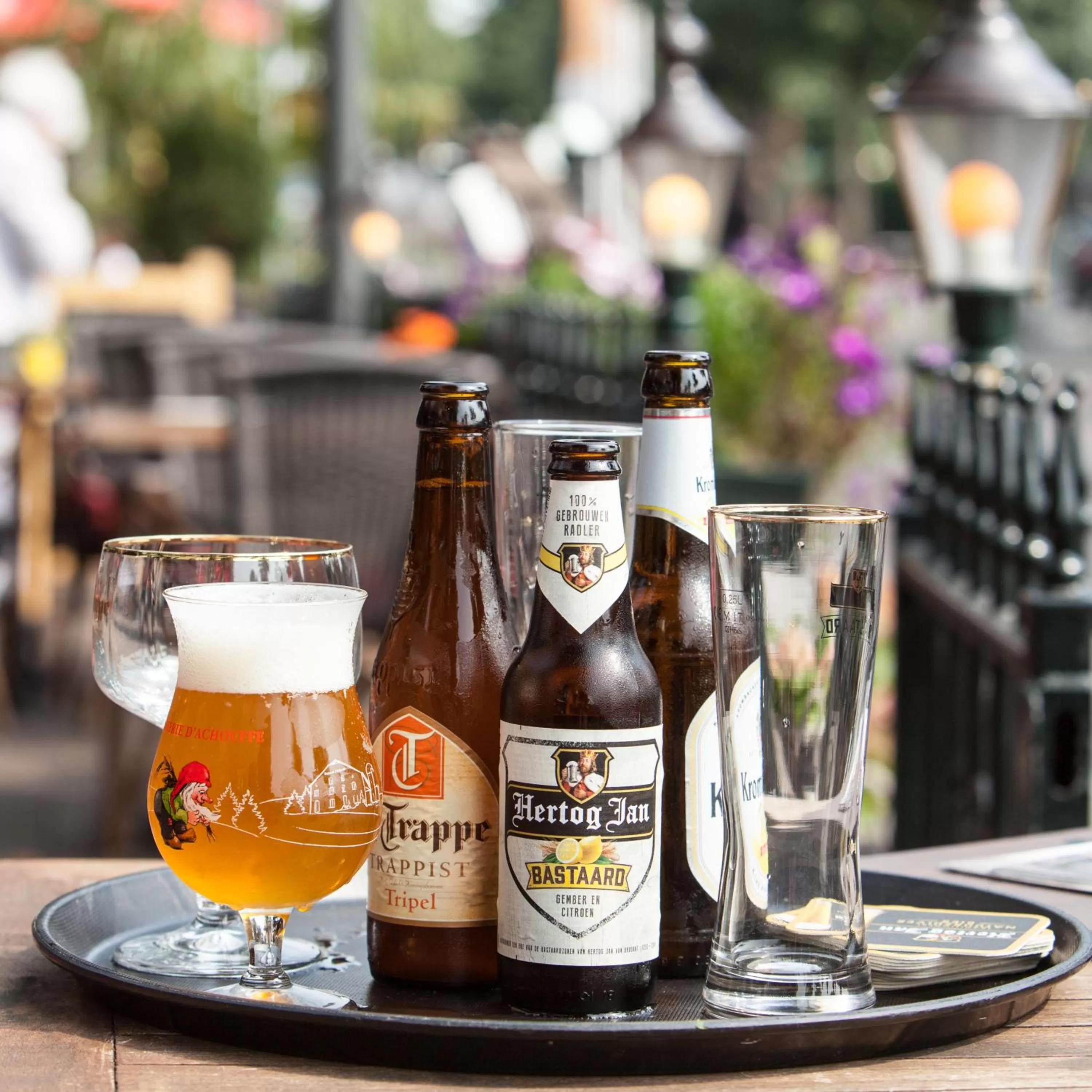 Drinks in Hotel Verhoeven