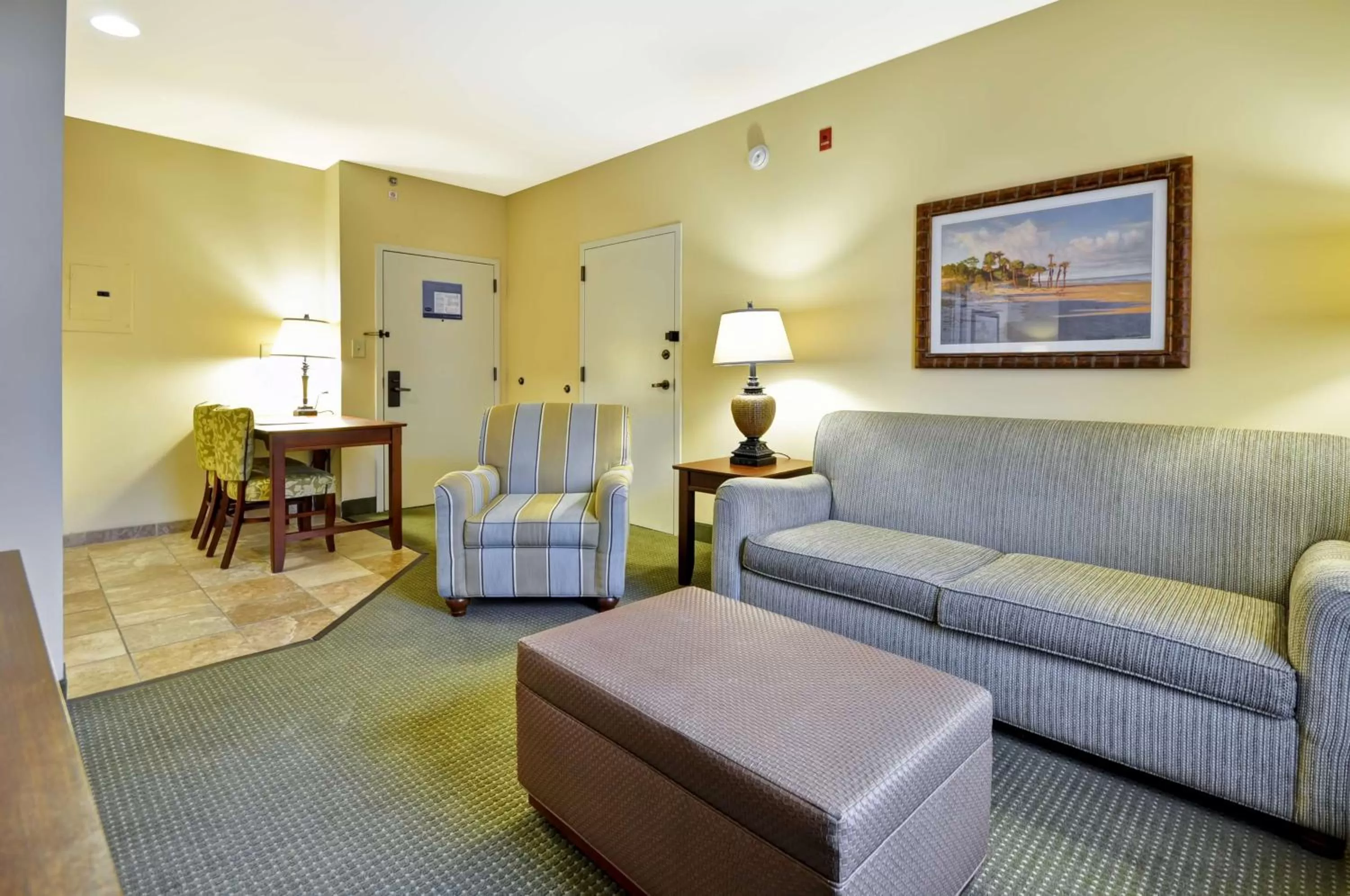 Living room in Hampton Inn & Suites Charleston/Mt. Pleasant-Isle Of Palms