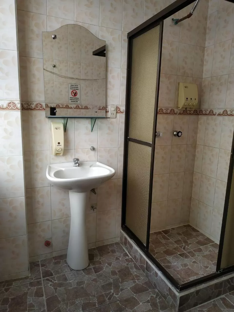 Bathroom in Hostal Terrabella SRL