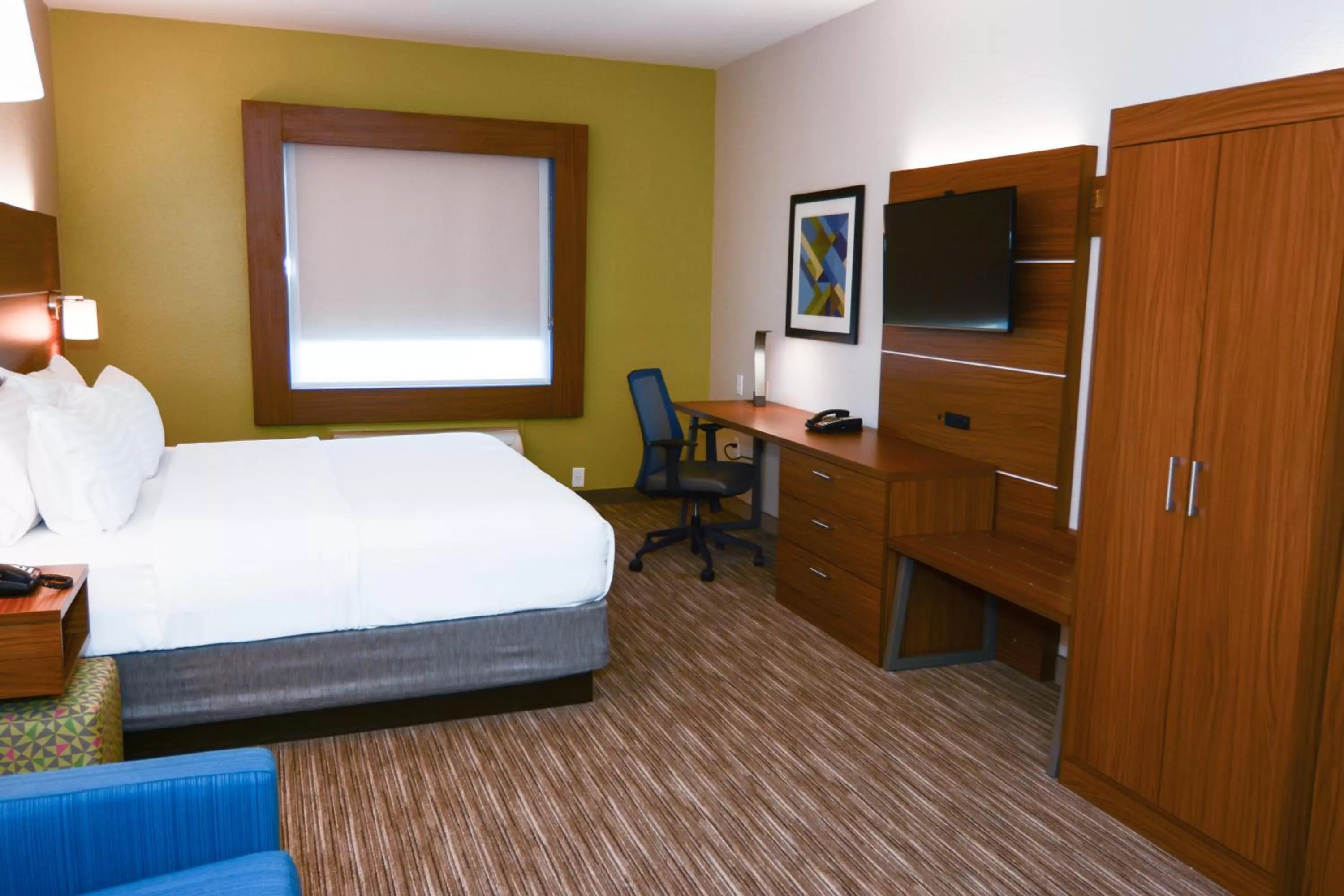 Photo of the whole room, Bed in Holiday Inn Express Hotel & Suites New Boston by IHG