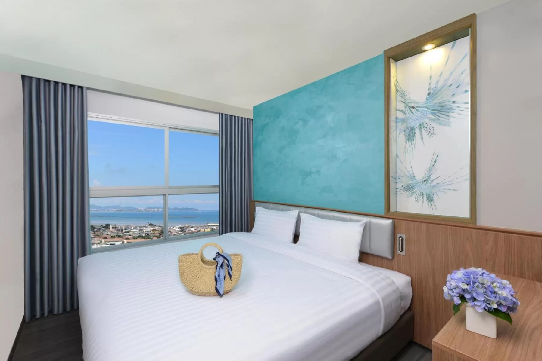 Bedroom, Bed in Centre Point Prime Hotel Pattaya