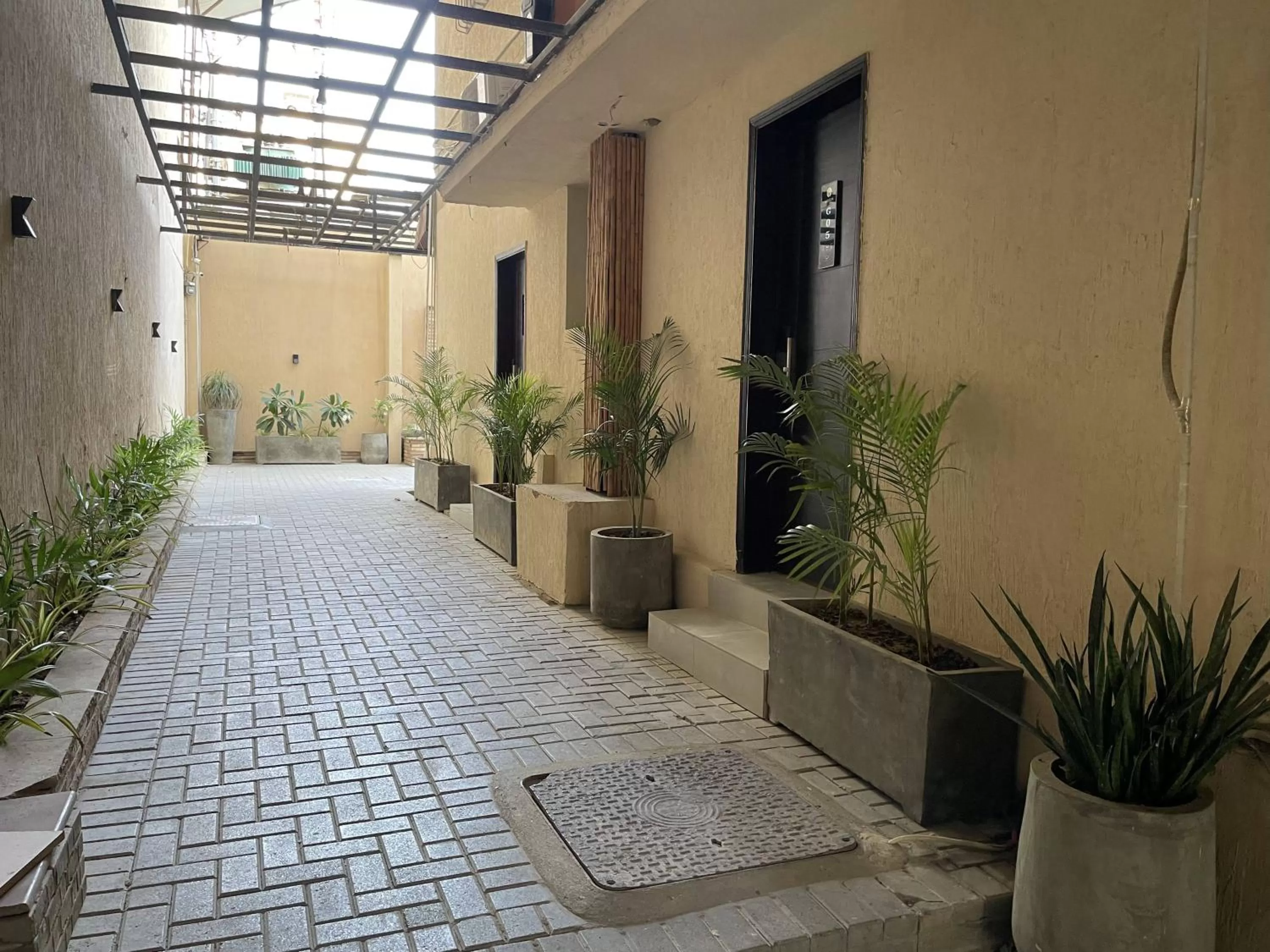 Patio in Hamsun Shahrah-e-Faisal