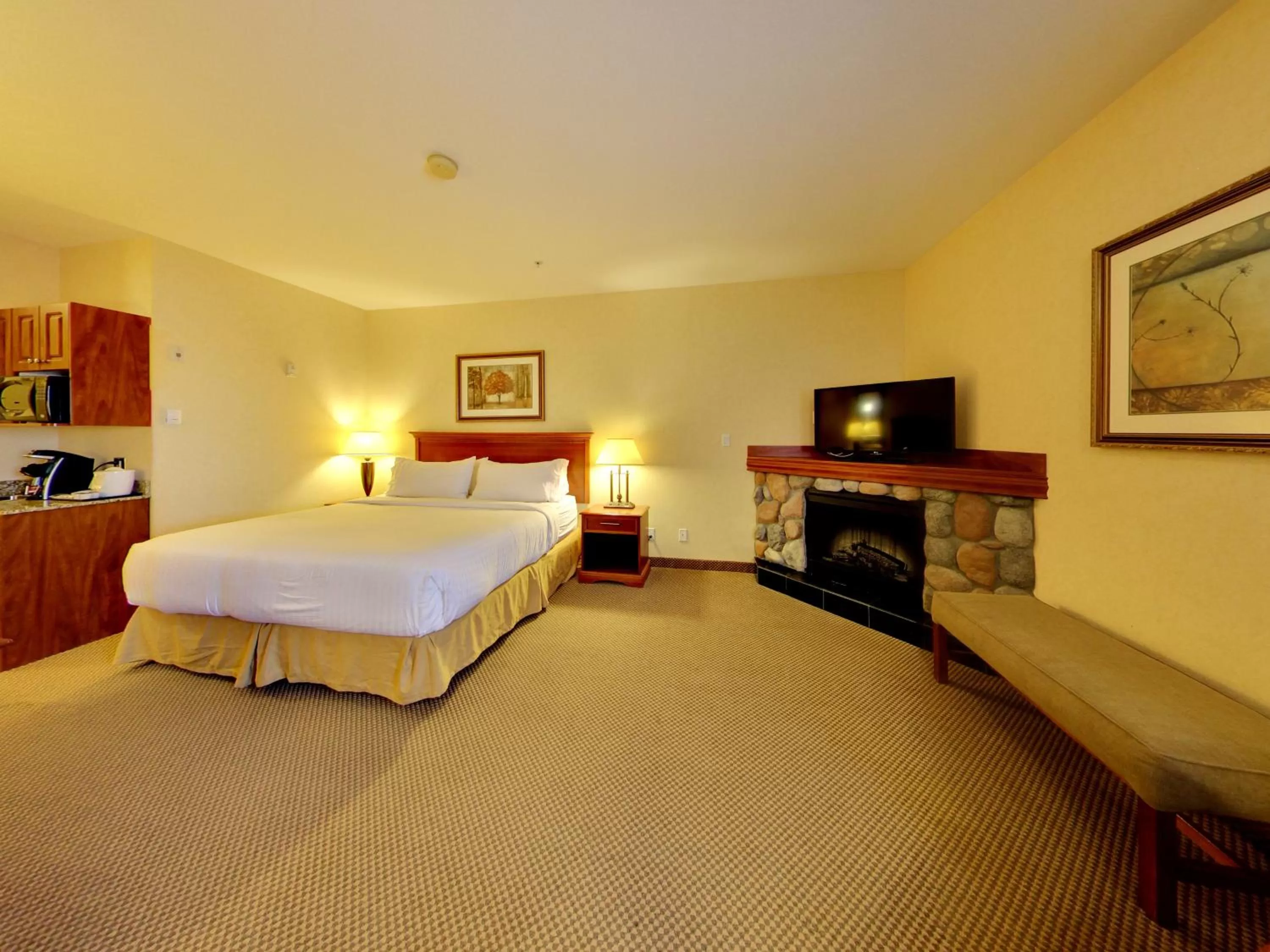 Photo of the whole room, Bed in Holiday Inn Express Hotel & Suites - Edmonton International Airport by IHG