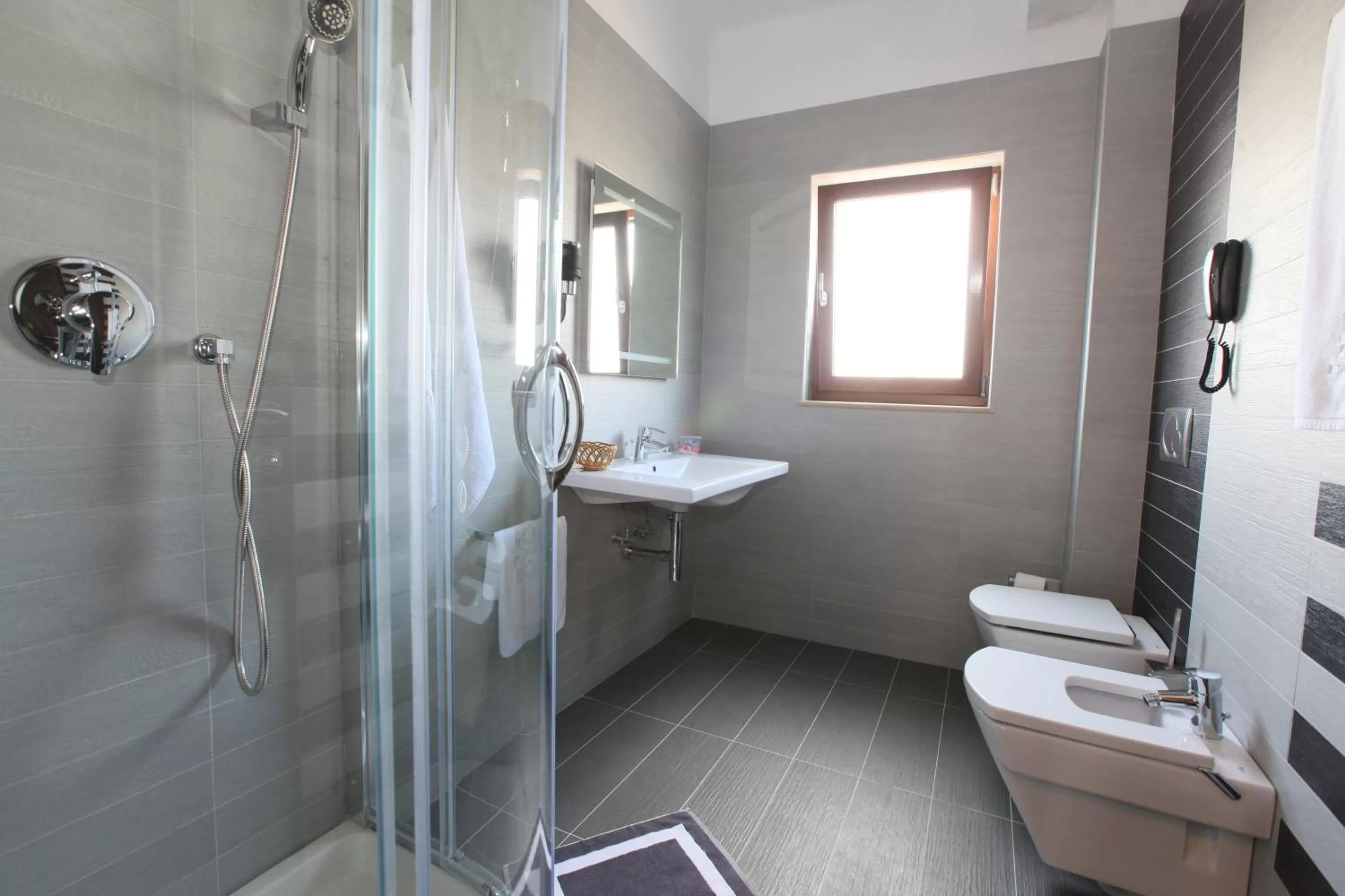 Bathroom in Hotel Victoria Tirana