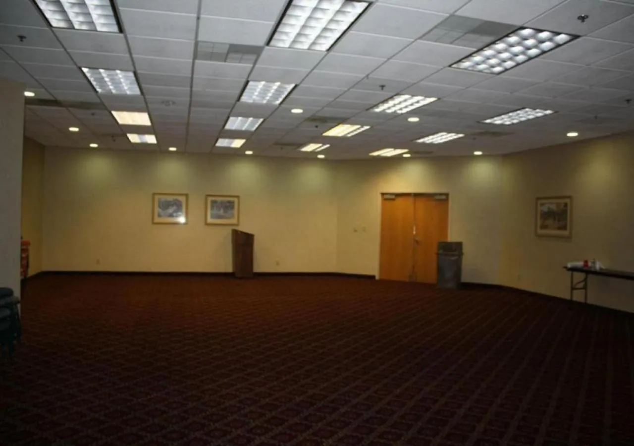 Banquet/Function facilities in Red Carpet Inn-Macon