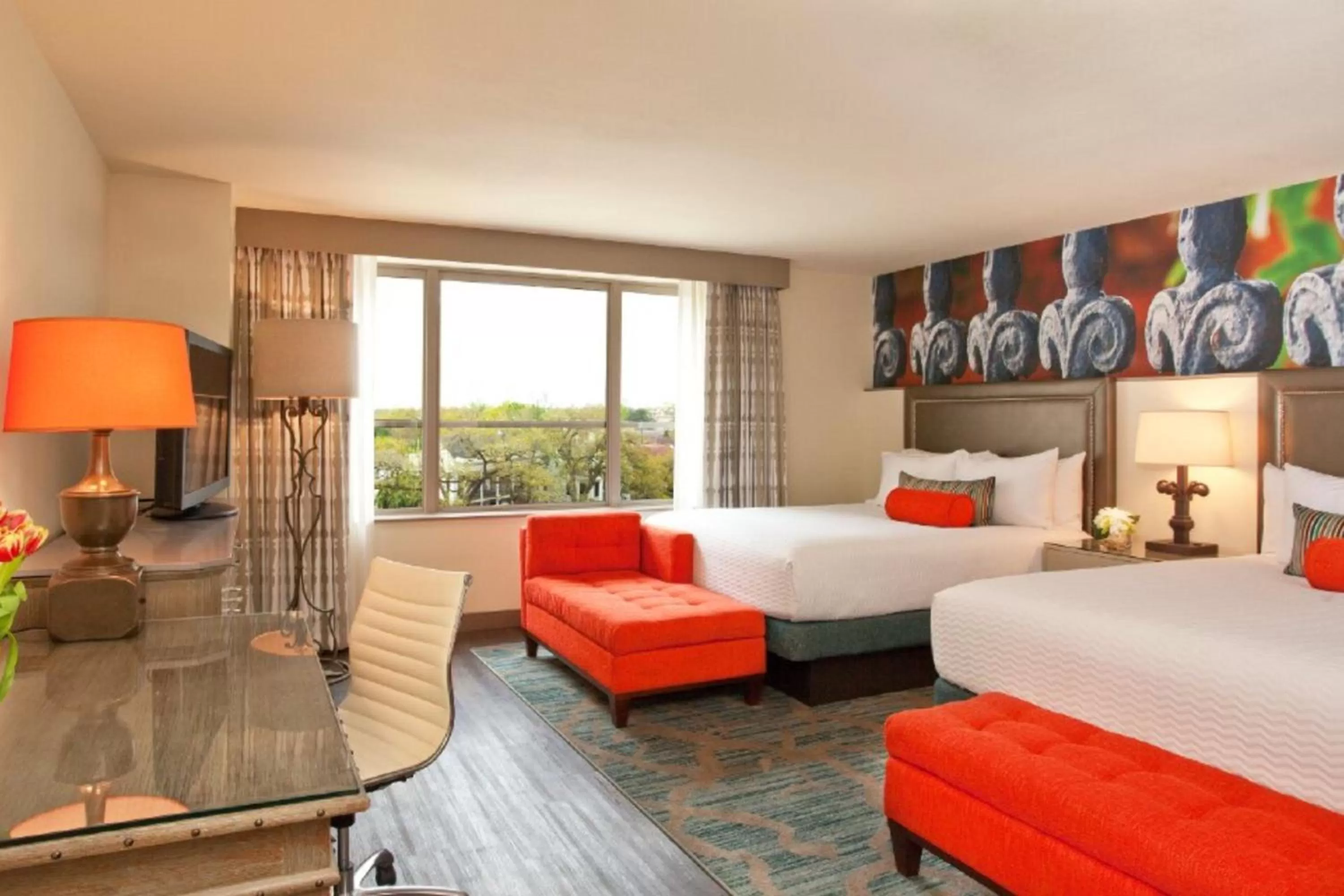 Executive King Room with City View in Hotel Tonnelle New Orleans, a Tribute Portfolio Hotel