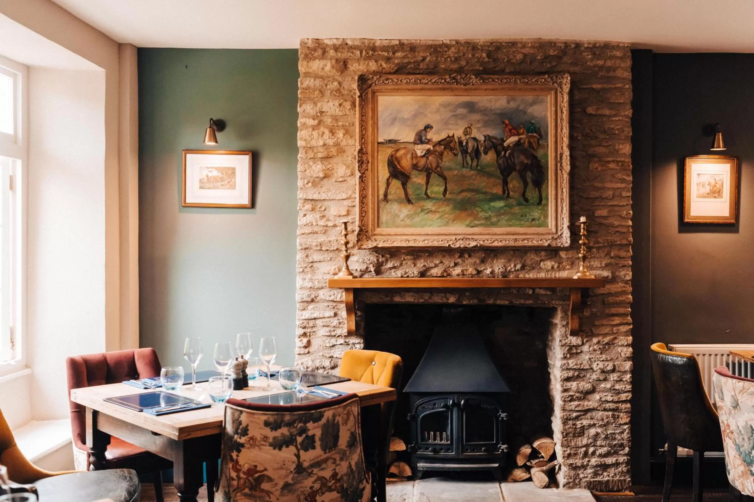 Restaurant/places to eat in Cat and Custard Pot Inn