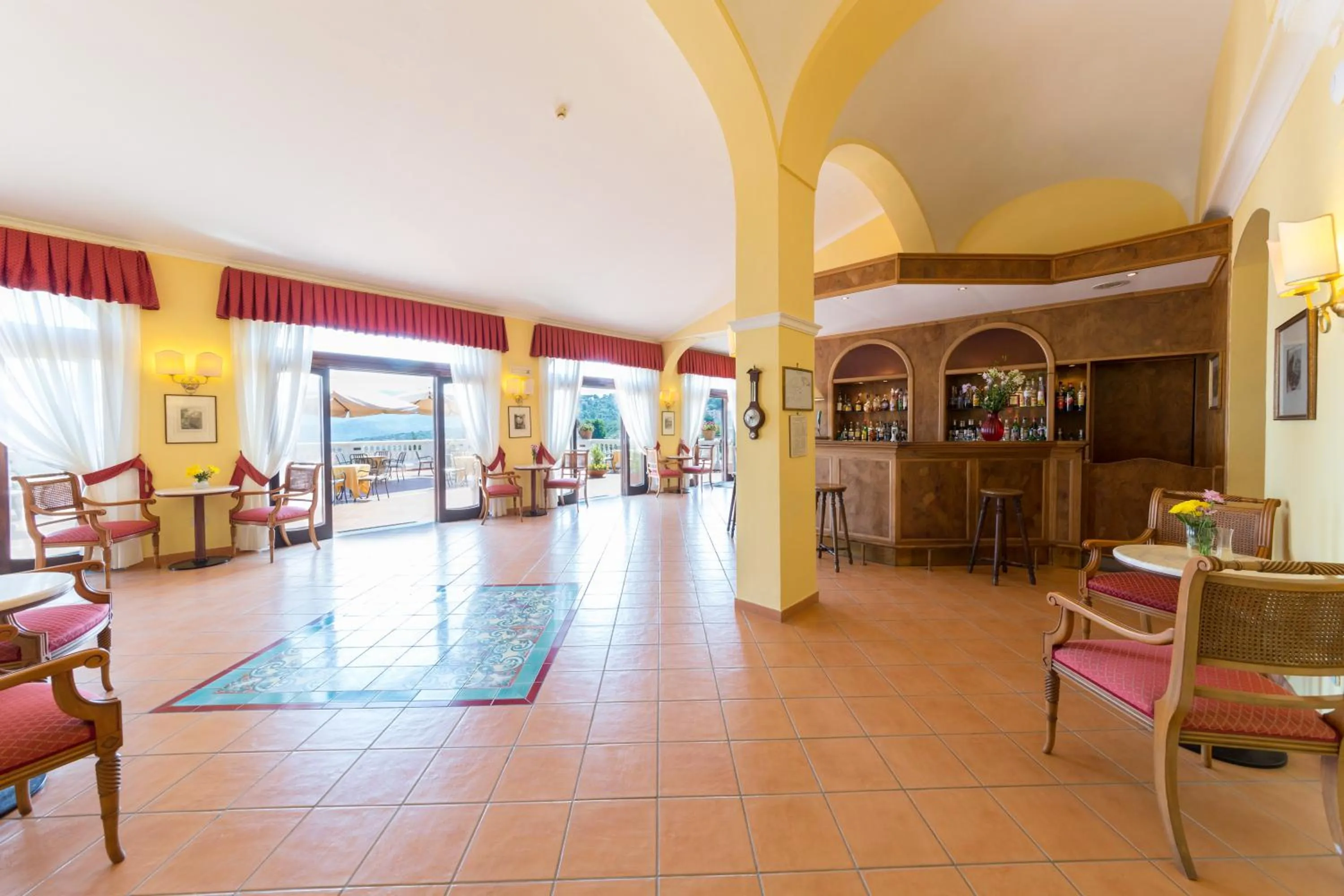 Lounge or bar in Hotel Iaccarino