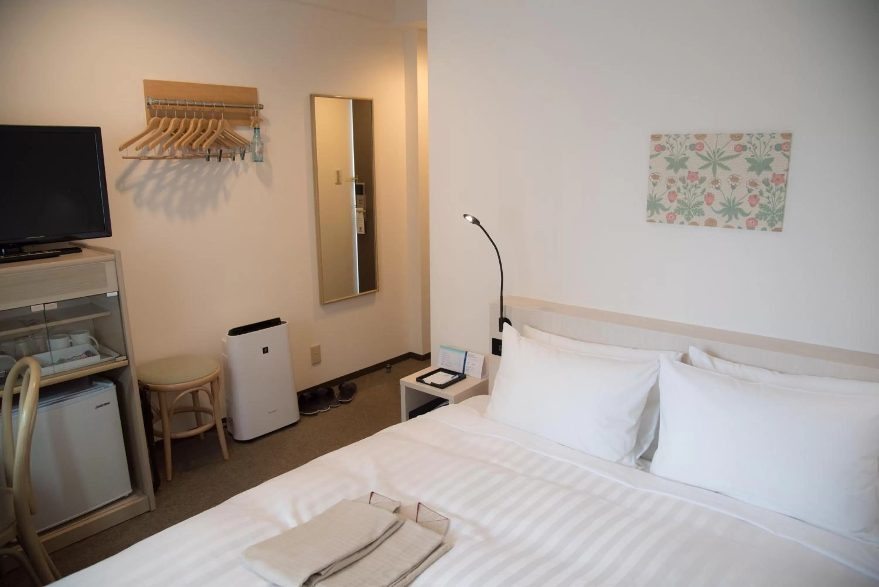 Photo of the whole room, Bed in Best Western Osaka Tsukamoto