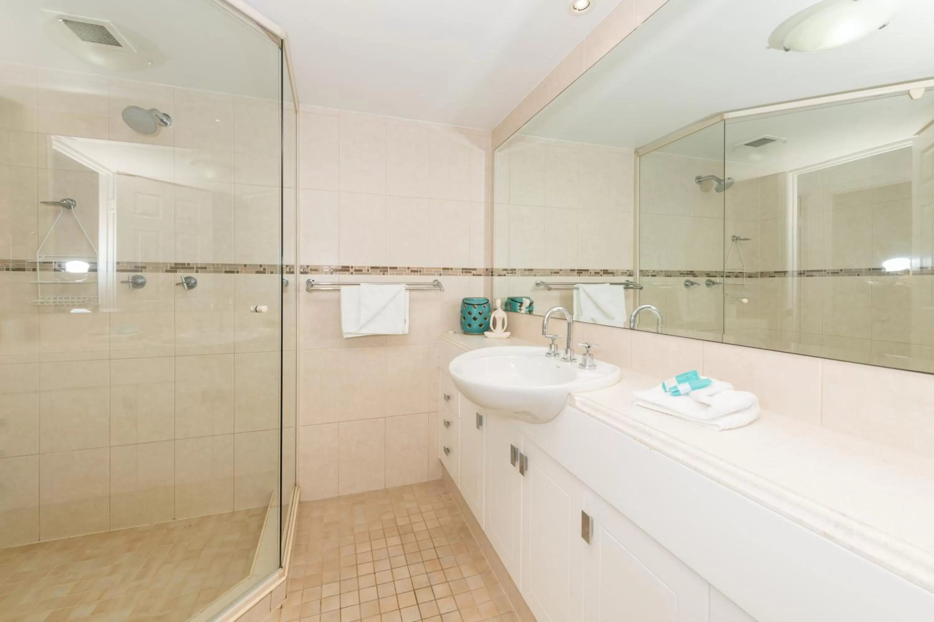 Bath in La Grande Apartments