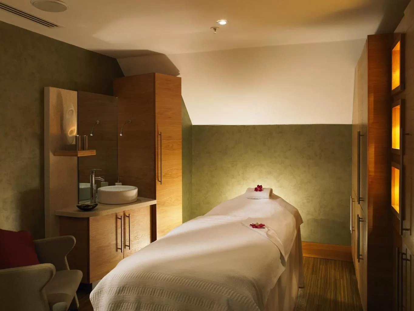 Spa and wellness centre/facilities, Bed in Sprowston Manor Hotel, Spa & Golf