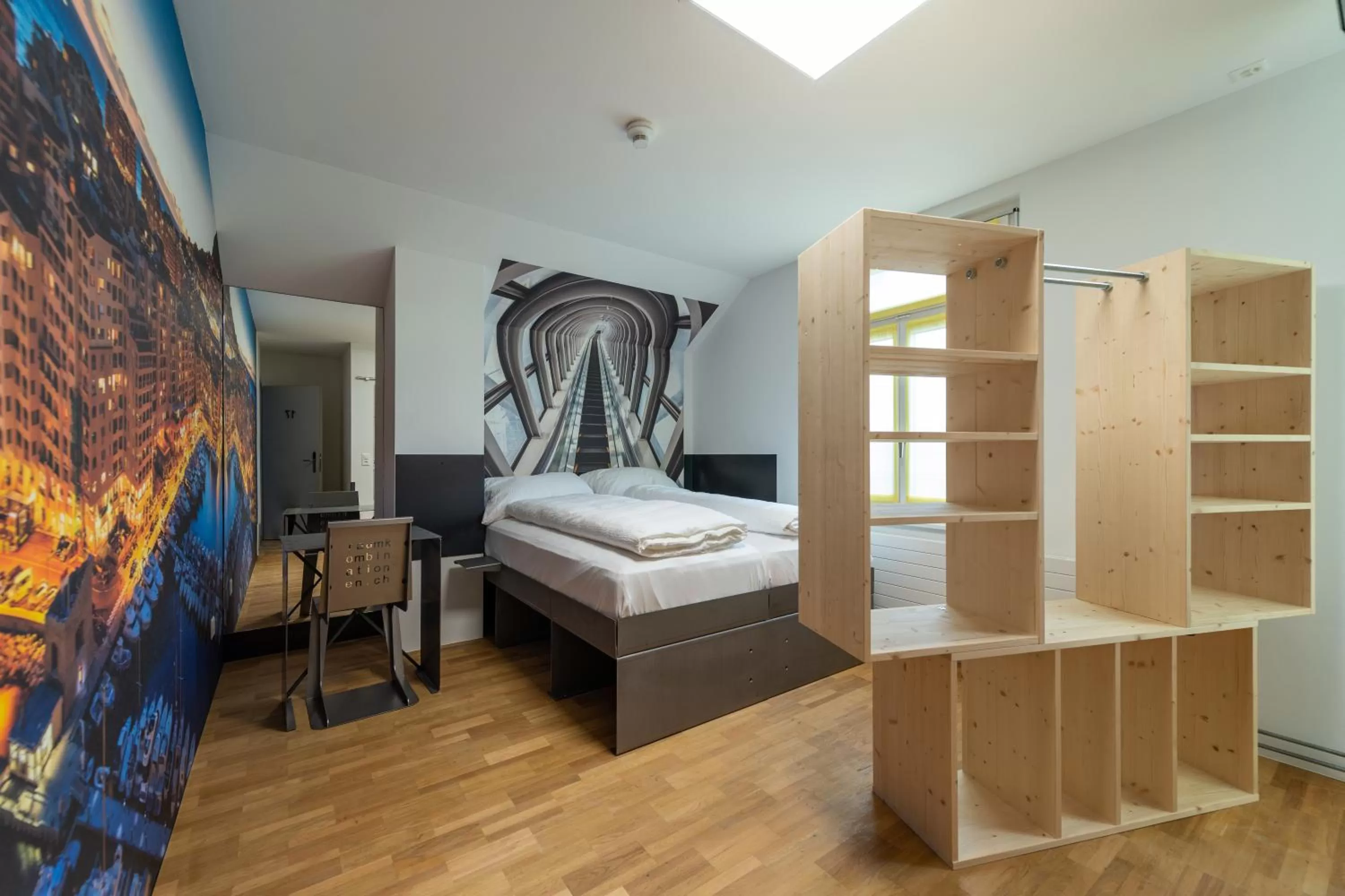 Photo of the whole room, Bed in Boutique Hotel BS16 before Bern City Parking gratis