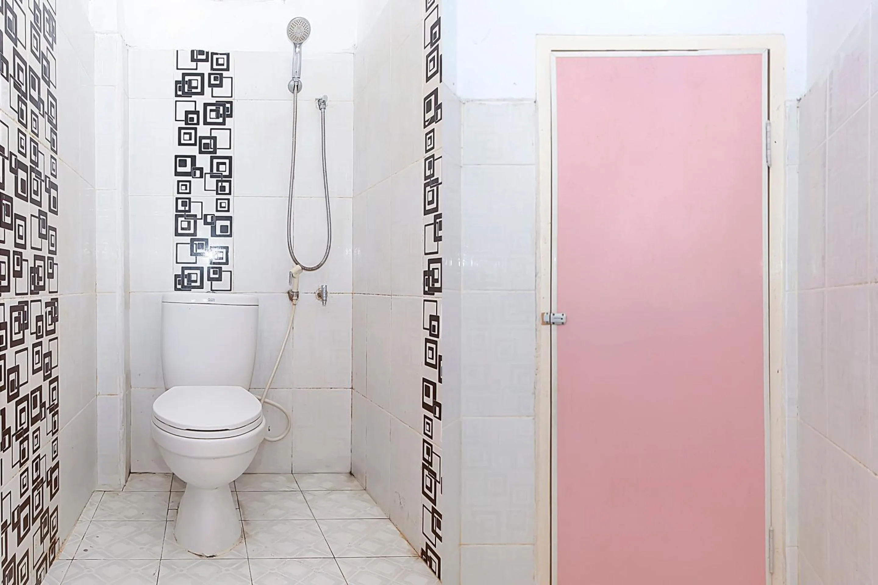 Bathroom in Hotel O Jasmine Kost Syariah