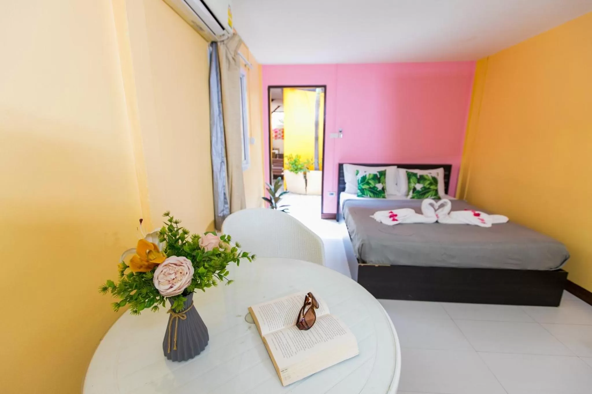 Photo of the whole room in MANDARIN LODGE by victor