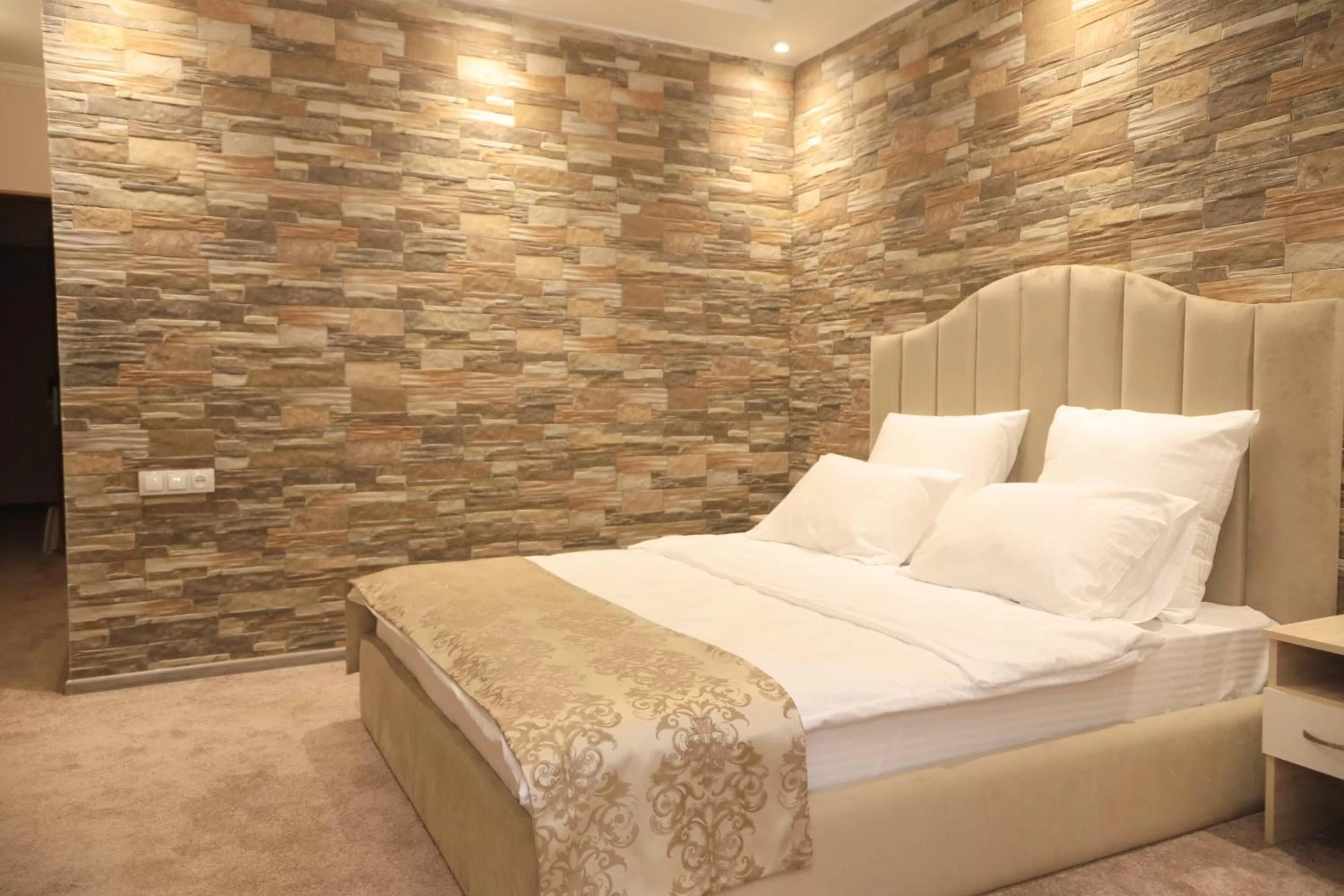 Bed in DeLin Hotel And Tours