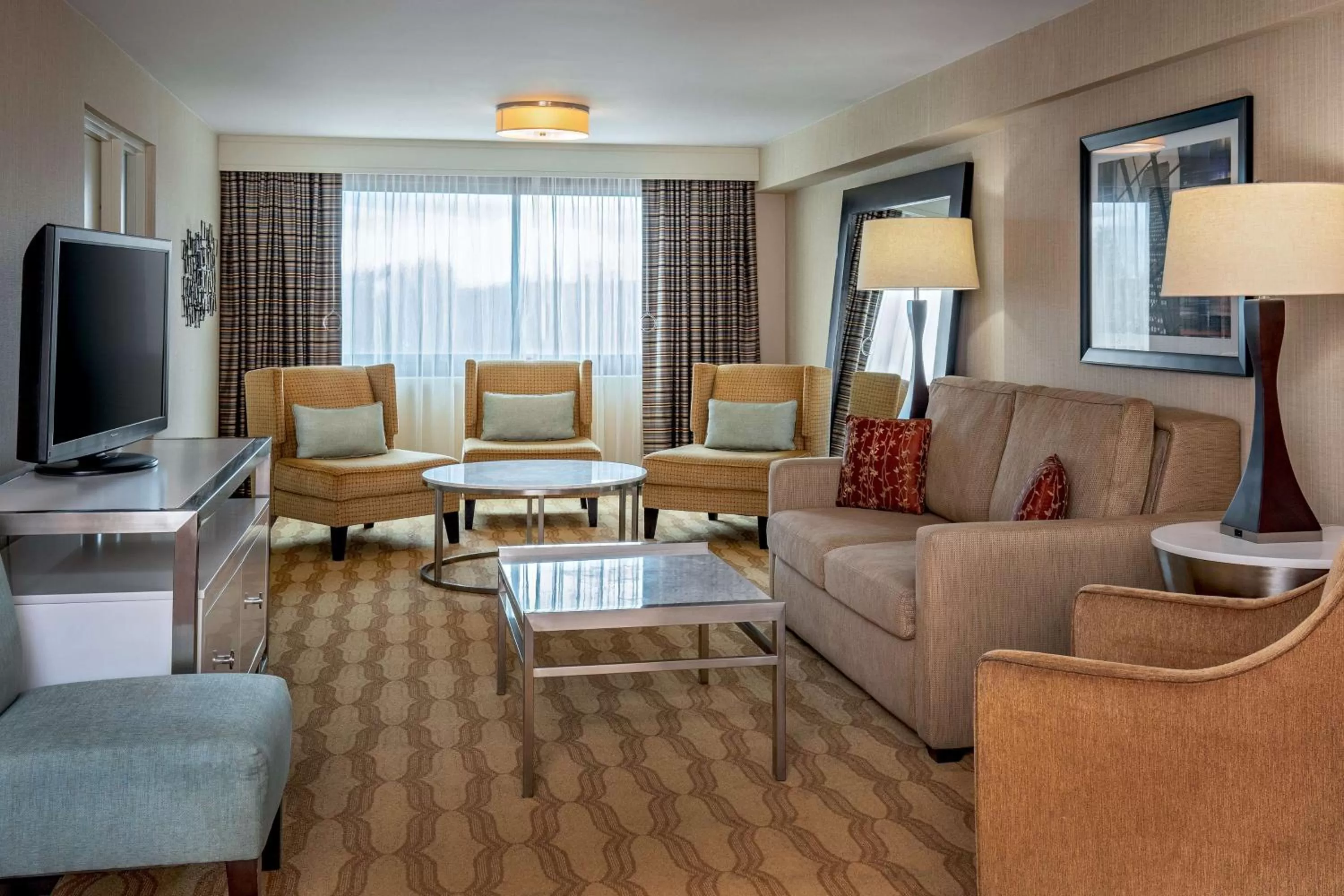 Living room in Embassy Suites by Hilton Boston Waltham