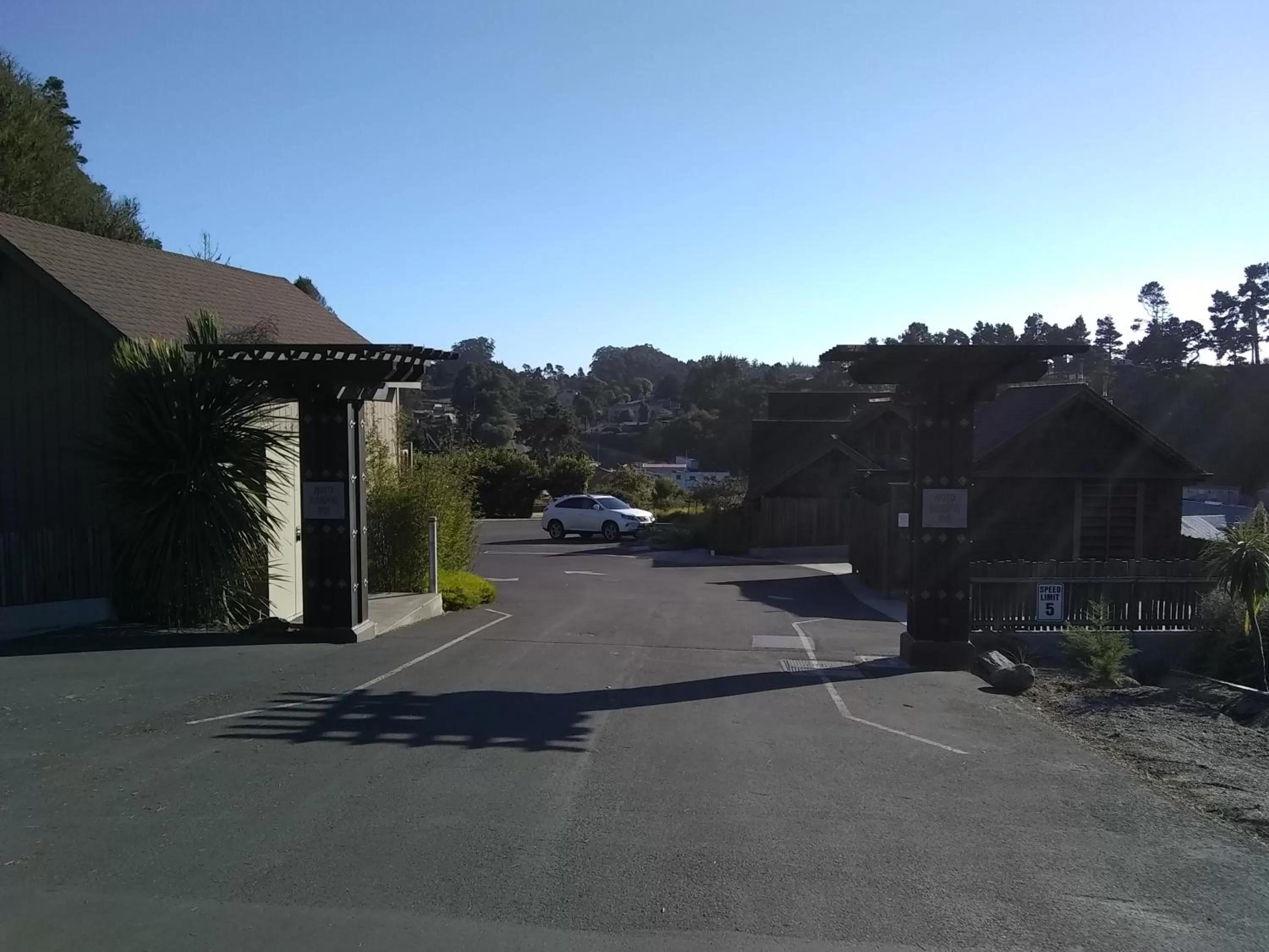 Facade/entrance in Noyo Harbor Inn