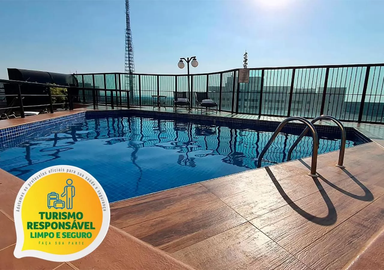 Swimming pool in Lets Idea Brasília Hotel