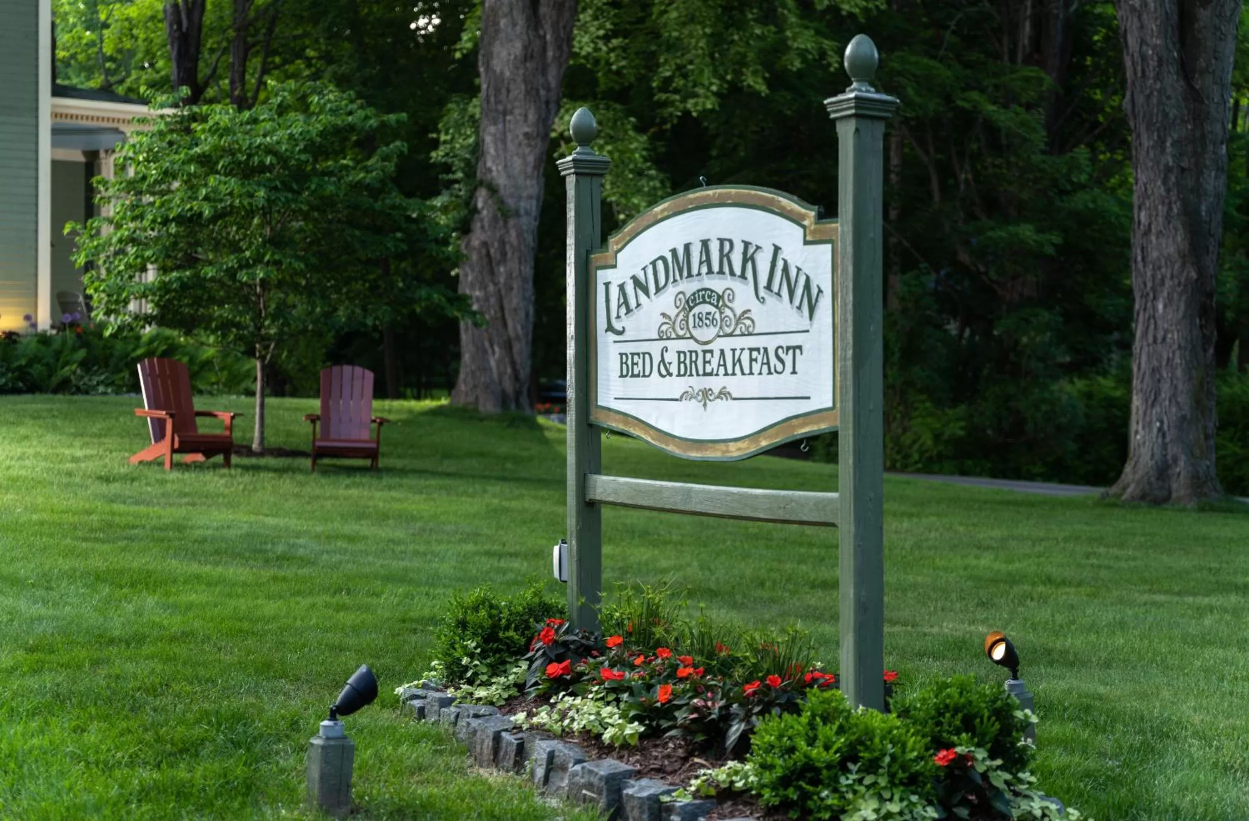 Deluxe King Suite in Landmark Inn