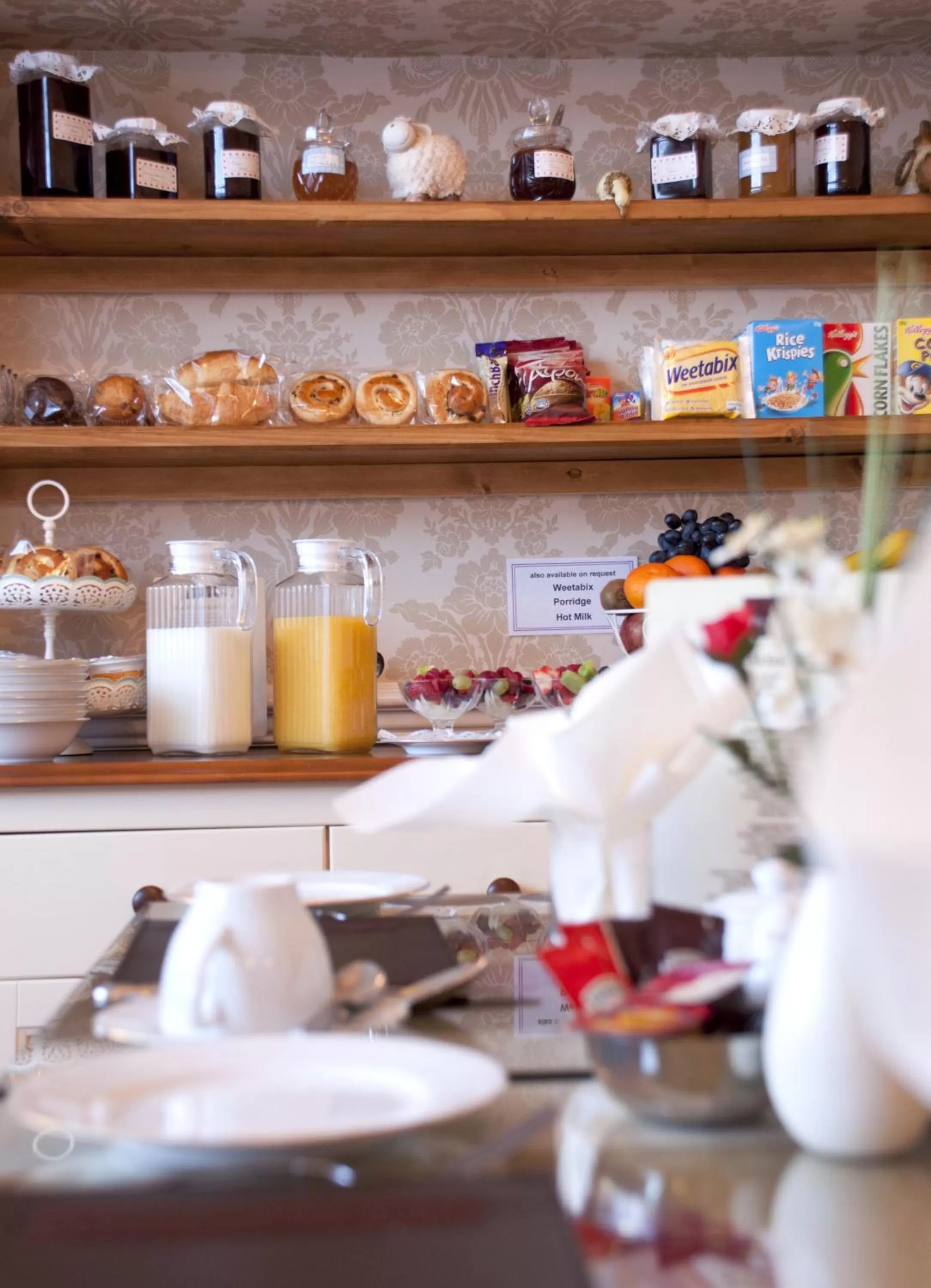 Dining area in North Crest